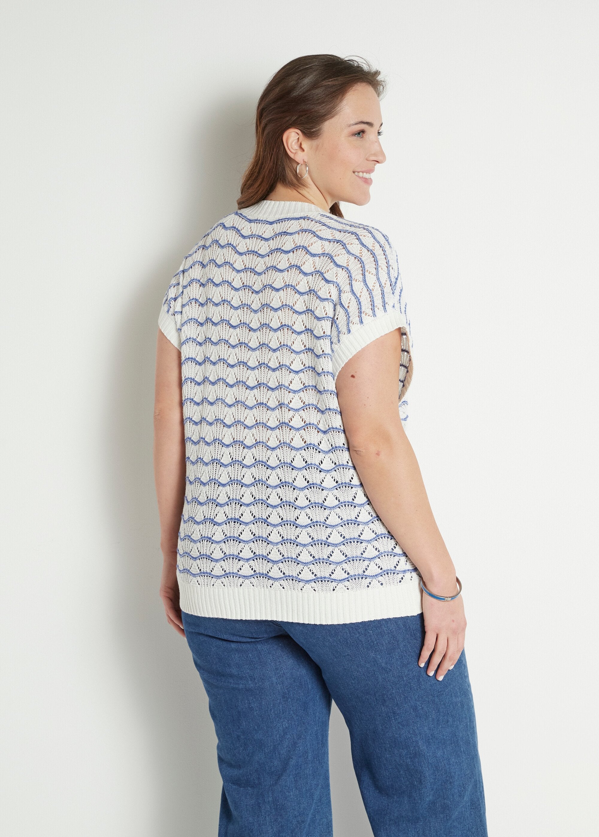 Maglia_bicolore_traforata_con_scollo_a_V_e_senza_maniche_Ecru_et_bleu_DO1_curvy