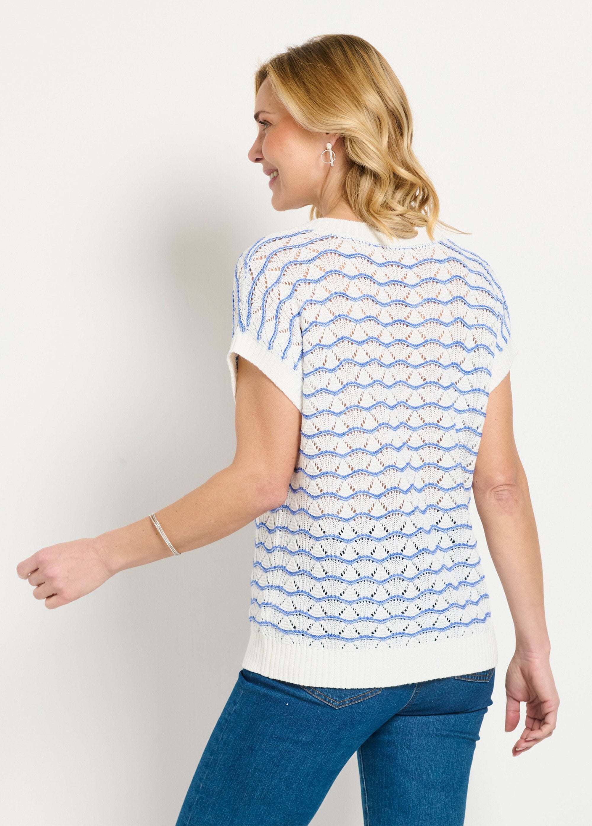 Maglia_bicolore_traforata_con_scollo_a_V_e_senza_maniche_Ecru_et_bleu_DO1_slim