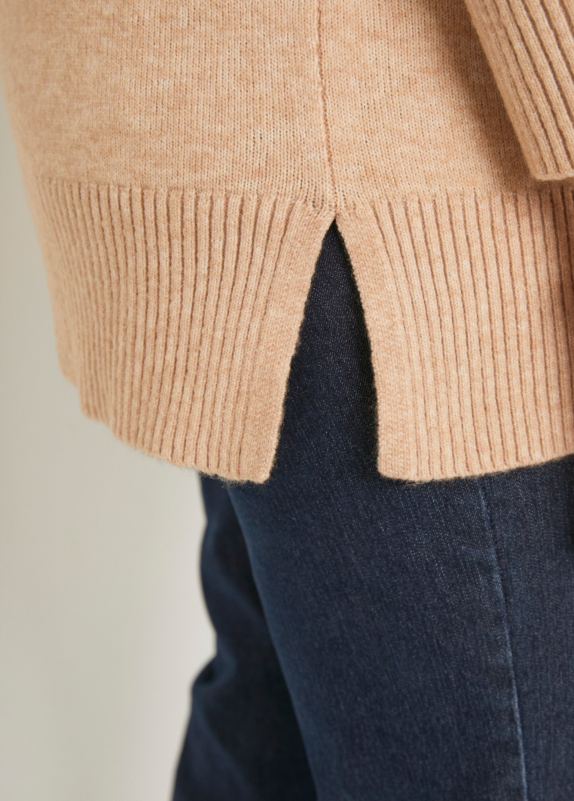 Tunica_lunga_con_scollo_a_V_in_lana_screziata_Sable_DE4_slim