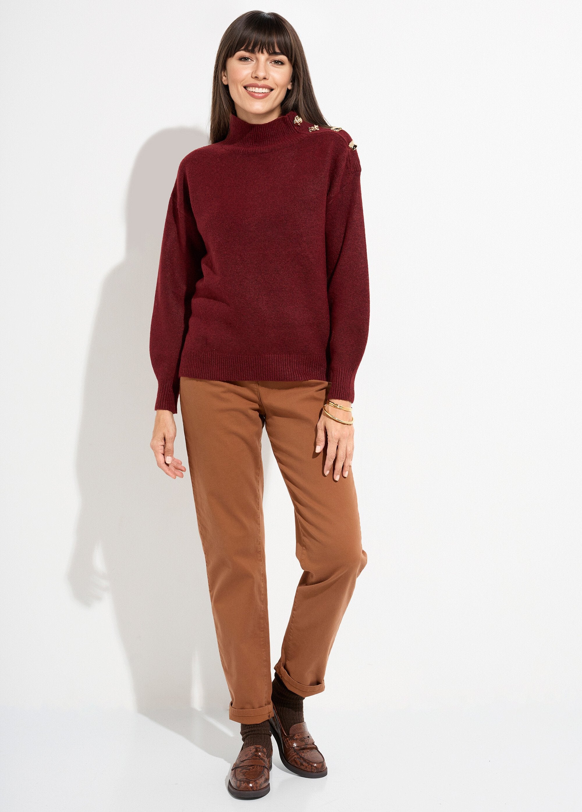 Maglia_a_collo_alto_con_bottoni_gioiello_in_metallo_Bordeaux_SF1_slim