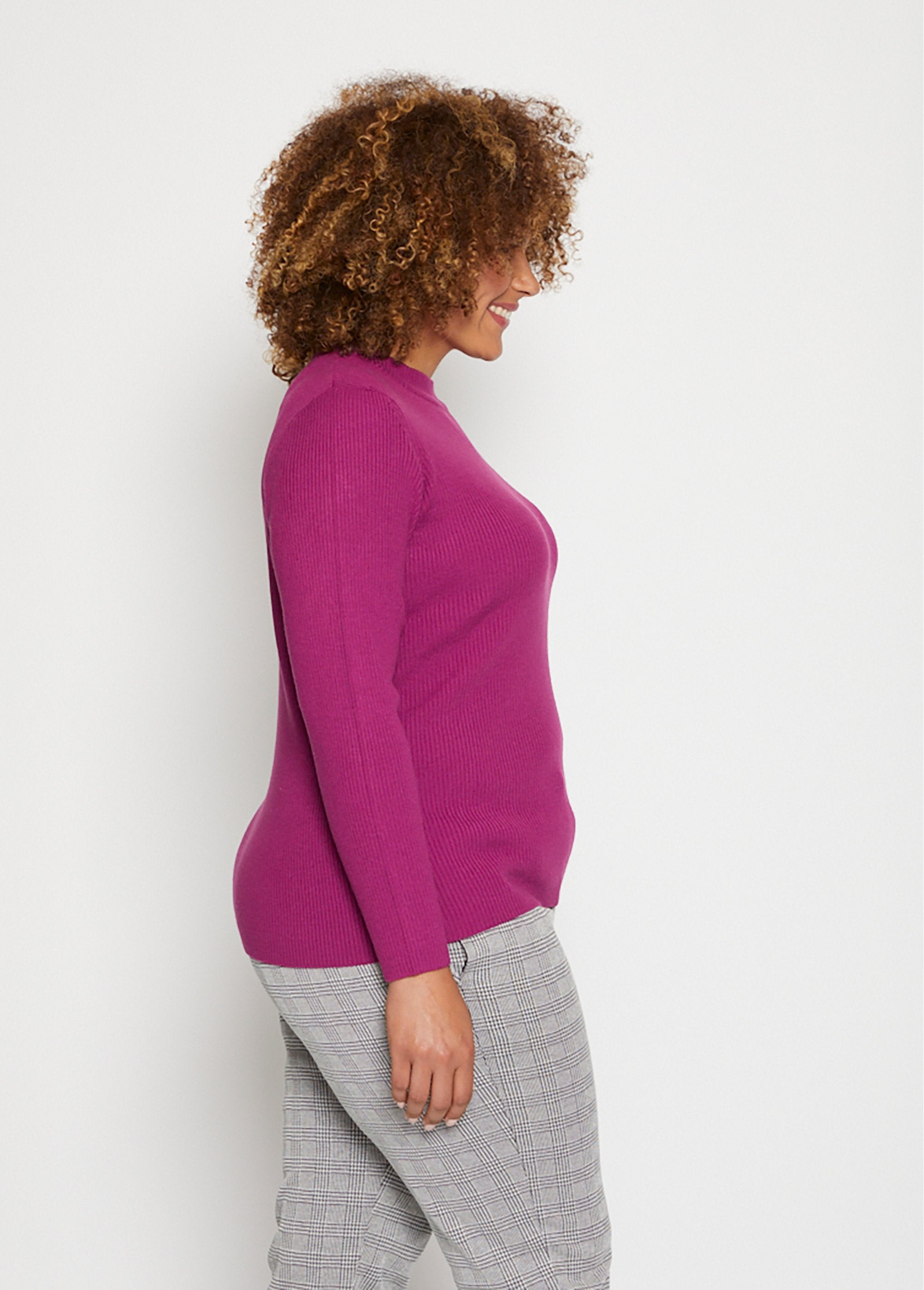 Maglia_a_collo_alto_in_maglia_a_coste_Cyclamen_DR1_curvy