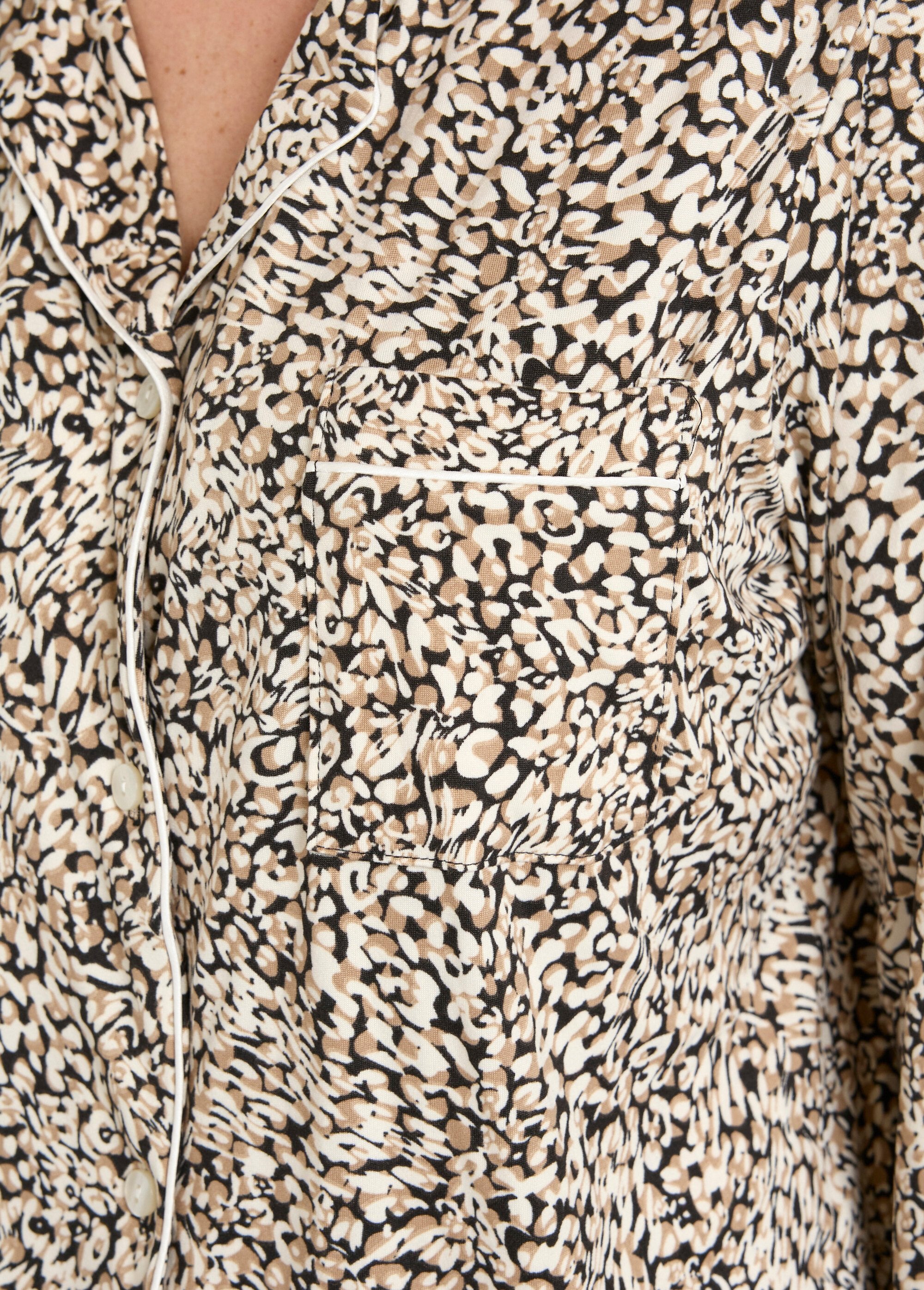 Pigiama_con_collo_sartoriale_e_maniche_lunghe_Leopard_DE2_slim