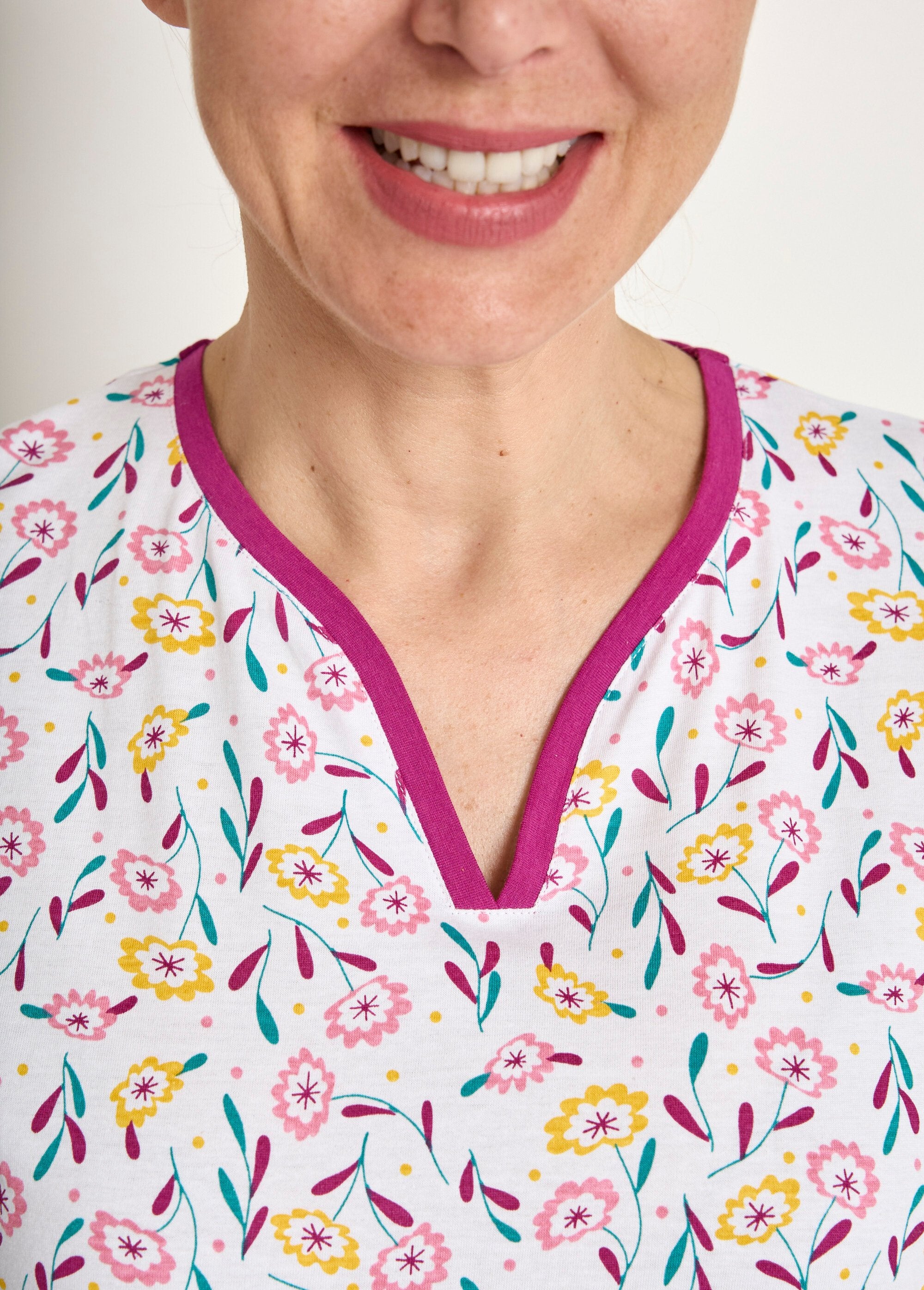 Pigiama_stampato_a_maniche_lunghe_in_cotone_con_scollo_a_V_Imprime_prune_DE1_slim