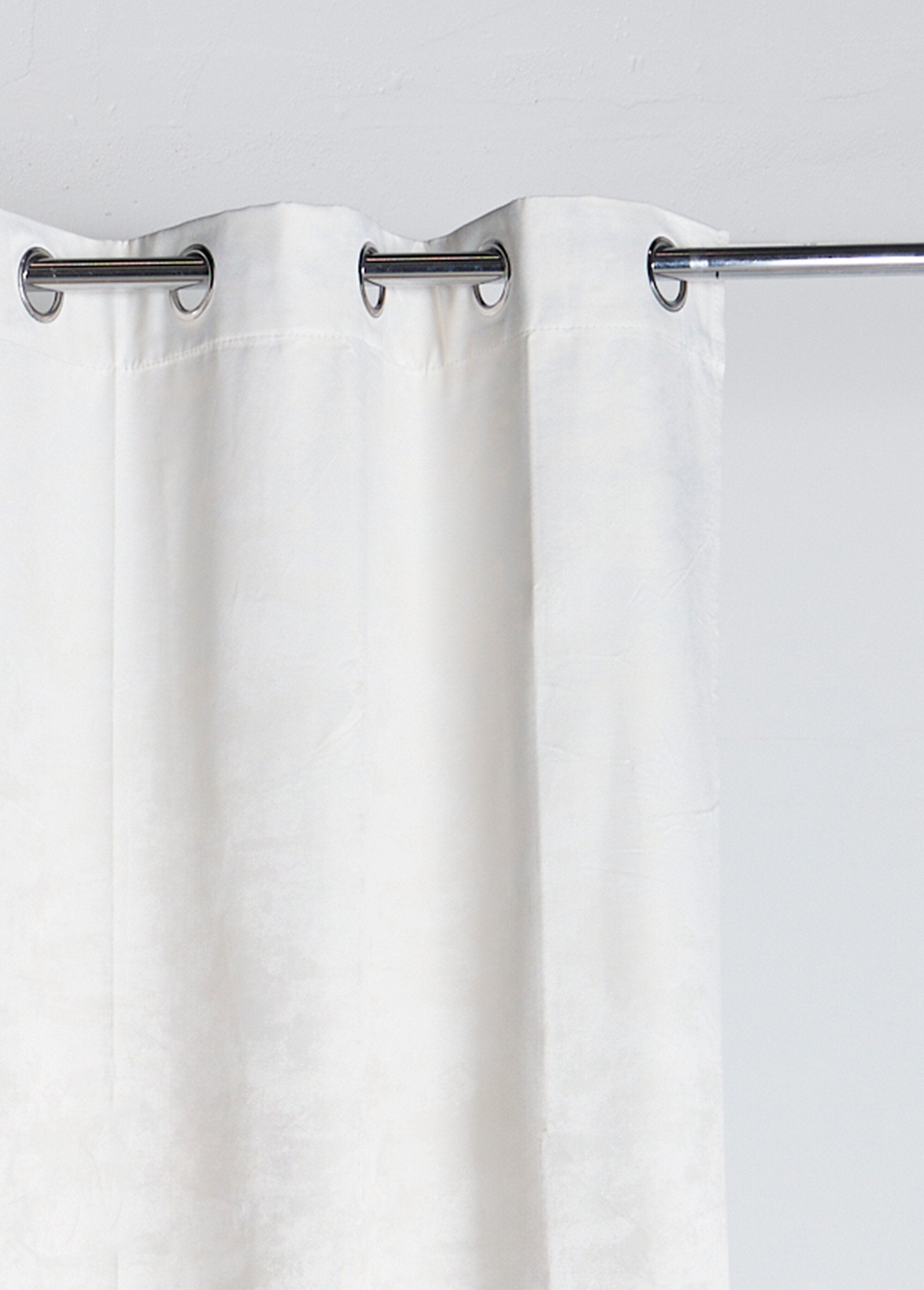 Tenda_oscurante_finta_tinta_unita_1_pannello_con_occhielli_Blanc_casse_DE1_slim