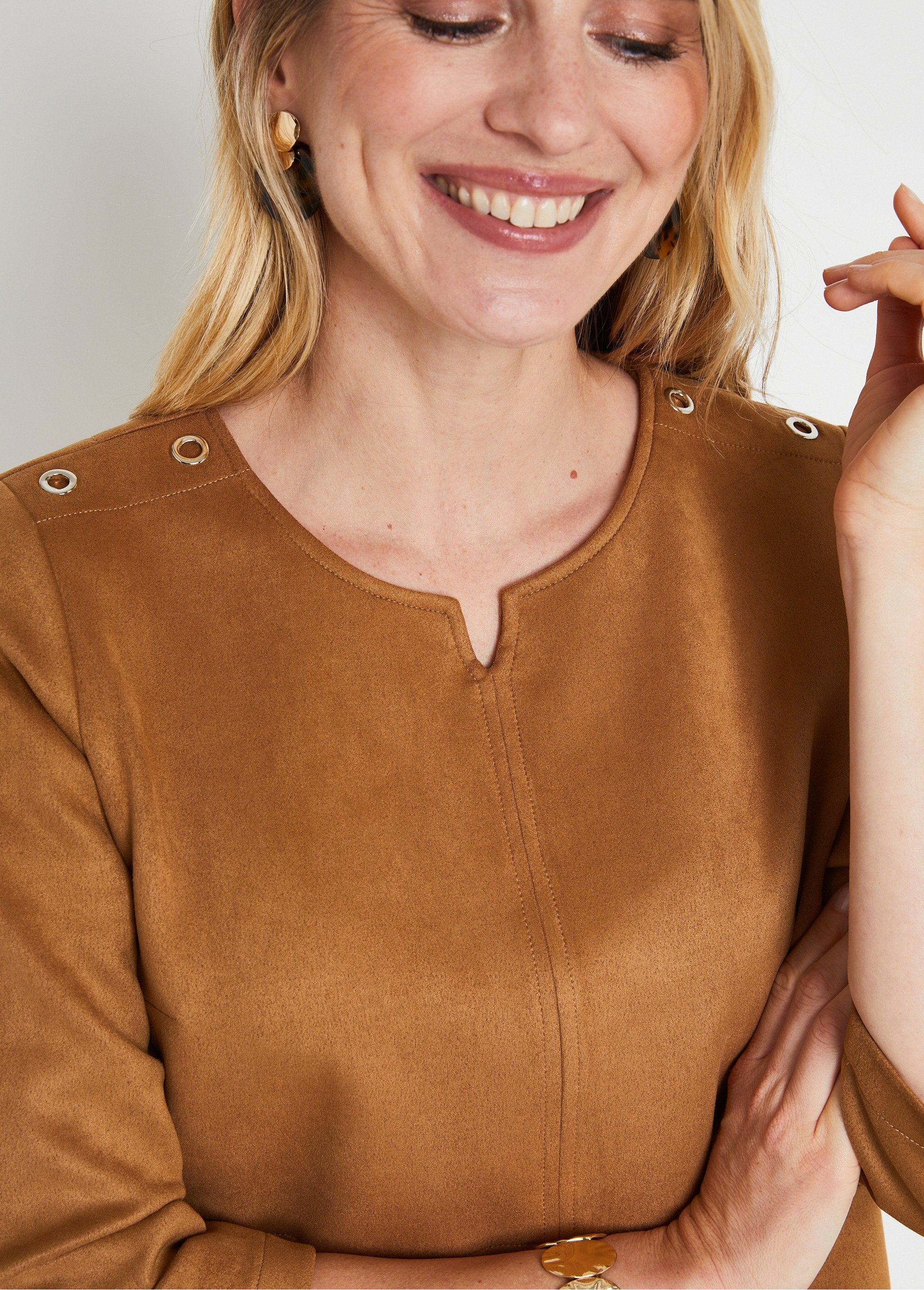 Abito_corto_intero_in_pelle_scamosciata_tinta_unita_Camel_DE1_slim