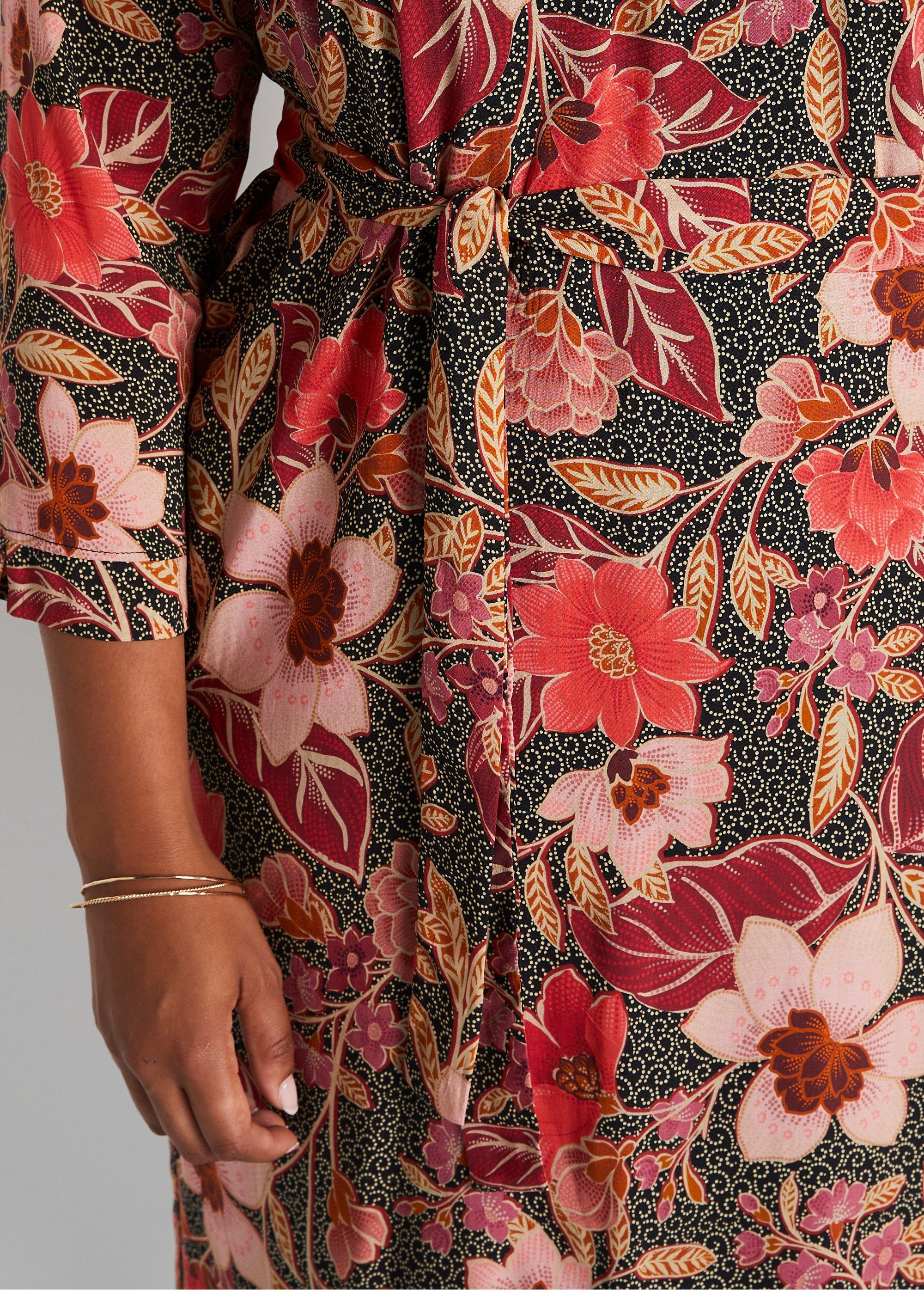 Abito_corto_sciolto_con_stampa_floreale_Stampa_corallo_DE2_curvy