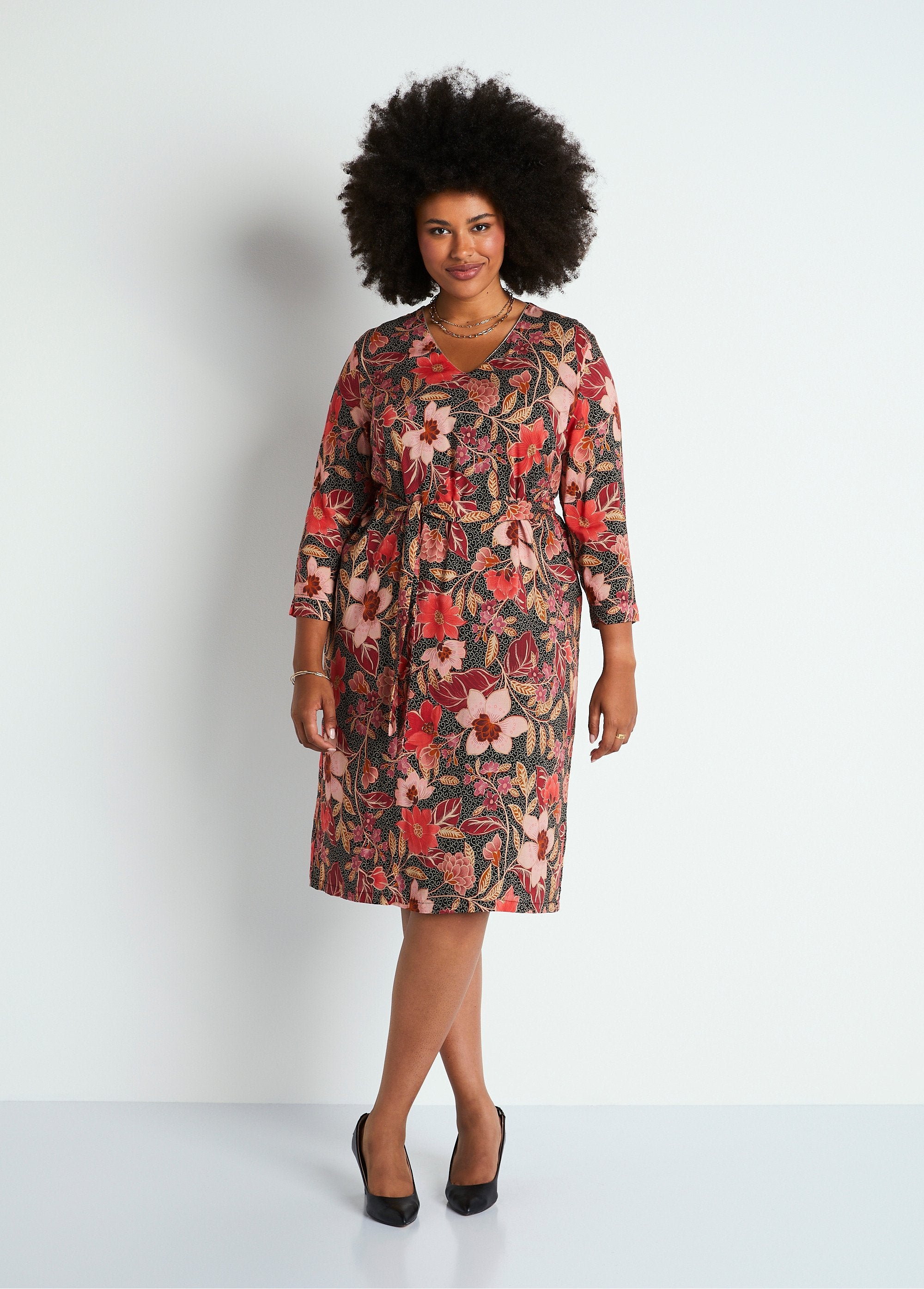 Abito_corto_sciolto_con_stampa_floreale_Stampa_corallo_FA1_curvy
