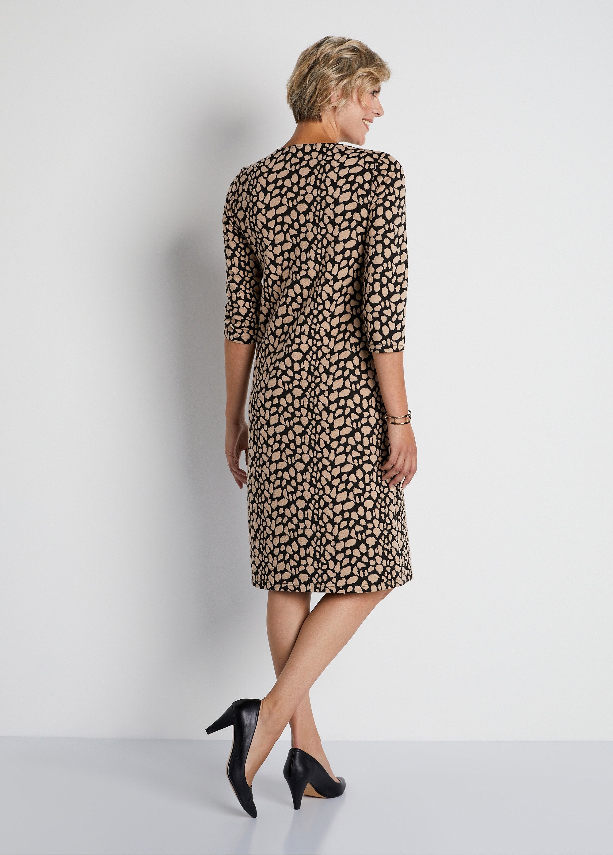 Abito_corto_in_jacquard_bicolore_Nero_e_beige_DO1_slim