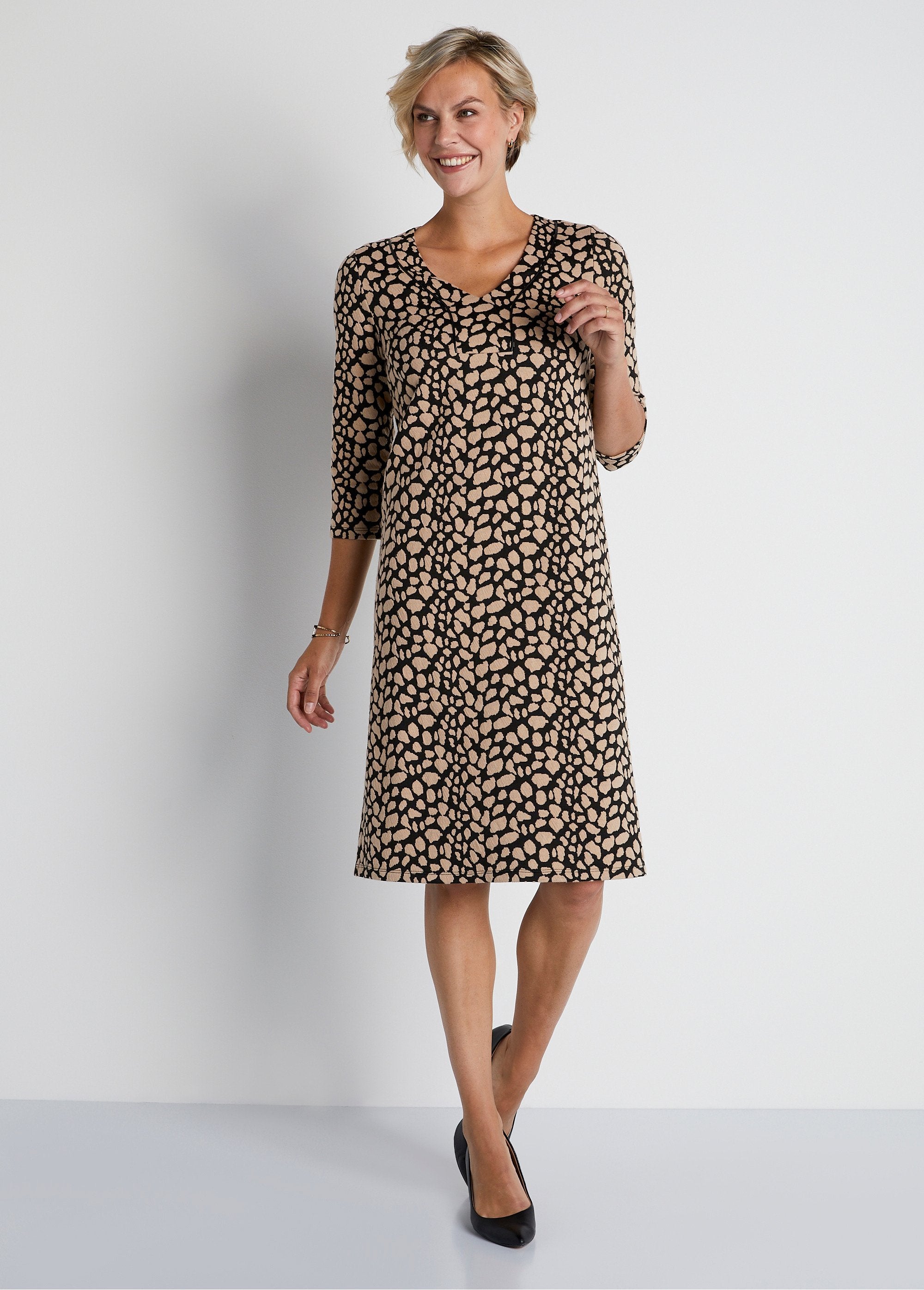Abito_corto_in_jacquard_bicolore_Nero_e_beige_FA1_slim