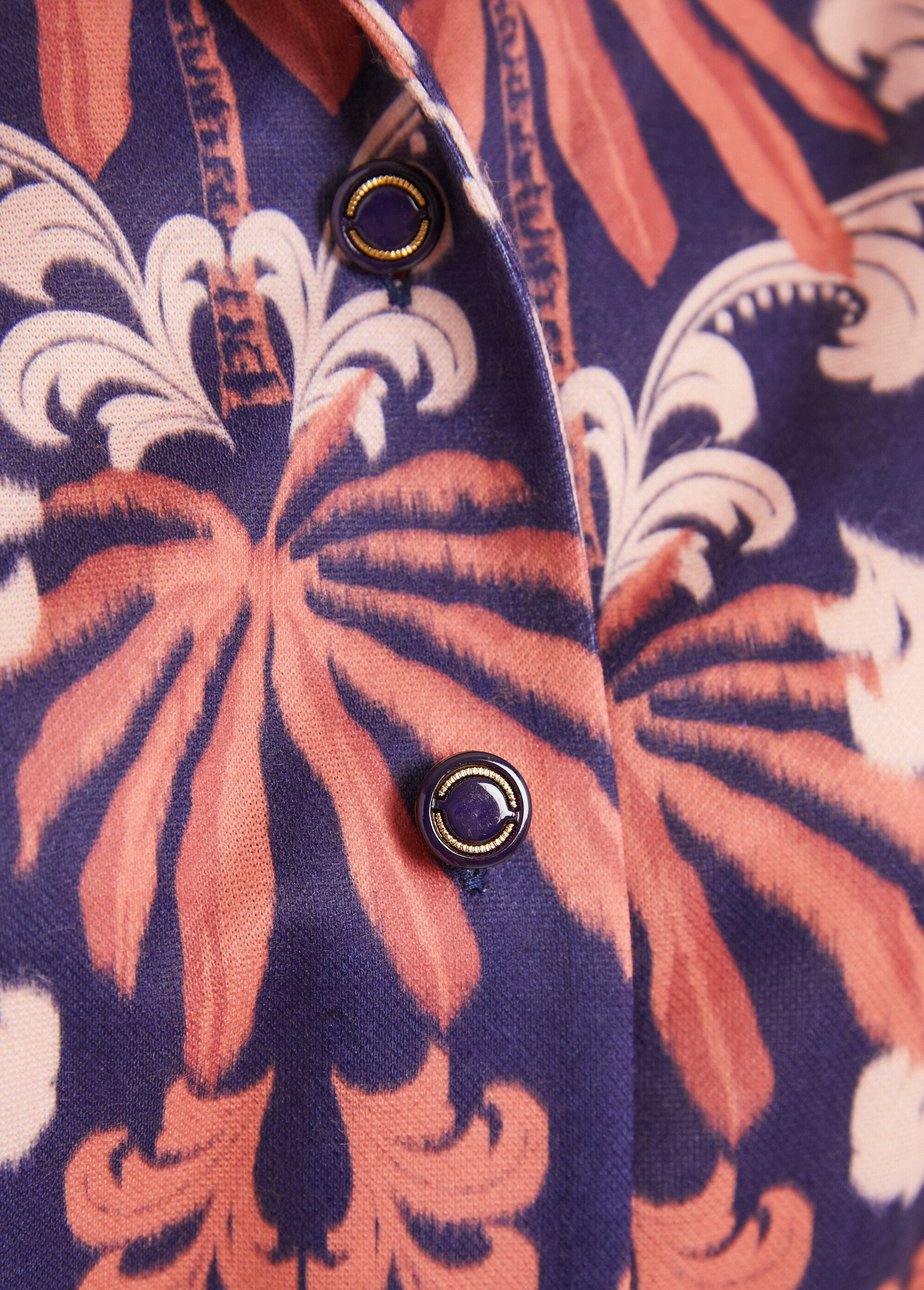 Abito_di_media_lunghezza_con_bottoni_in_raso_e_colletto_sartoriale_Marine_et_rose_DE2_slim