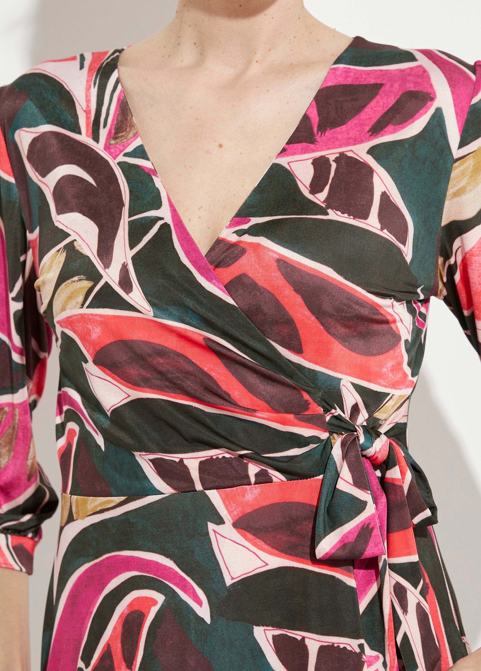 Abito_corto_e_svasato_con_maniche_a_3/4_Multicolore_DE1_slim