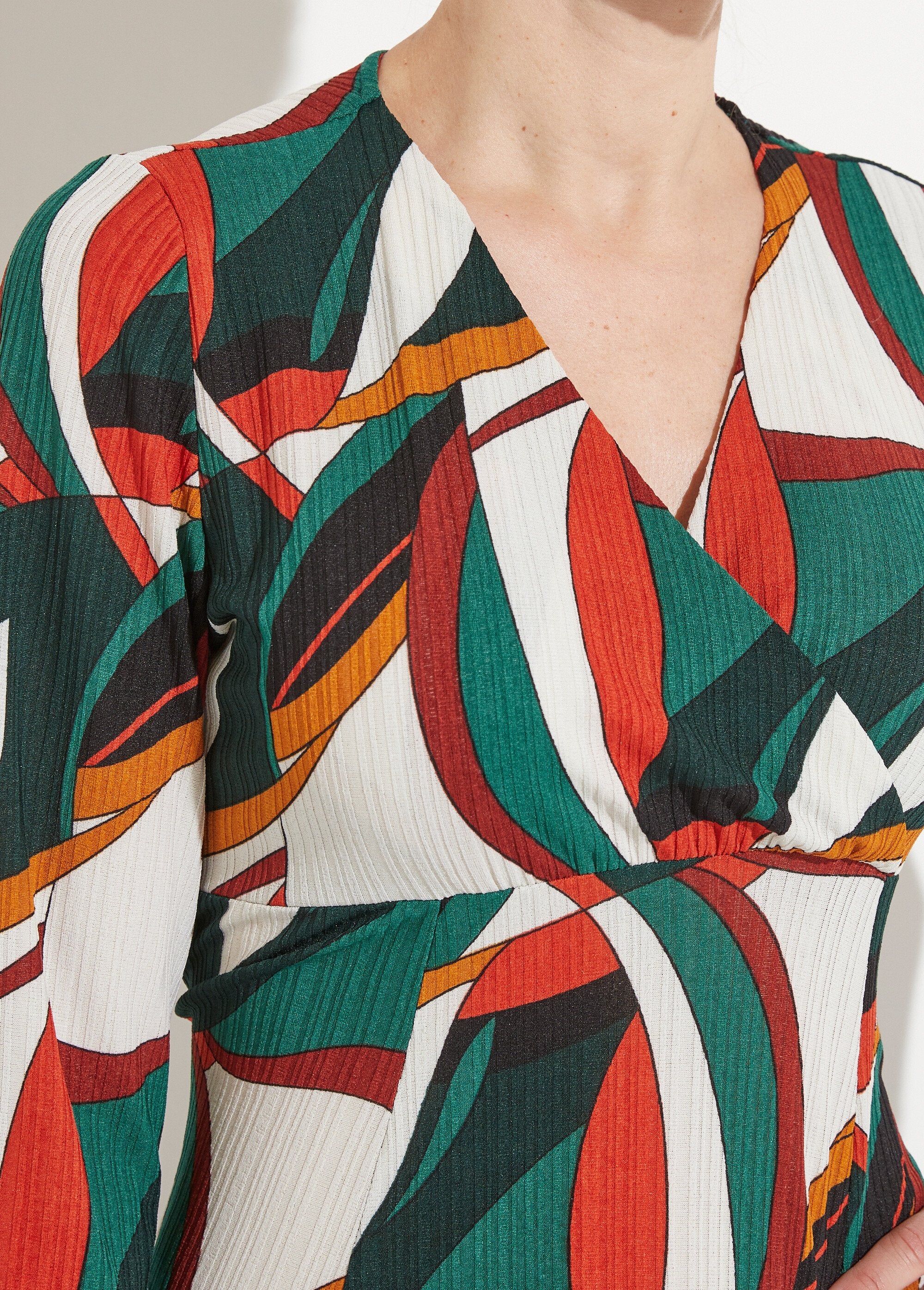 Abito_corto_a_portafoglio_con_stampa_grafica_multicolore_Imprime_vert_DE1_slim