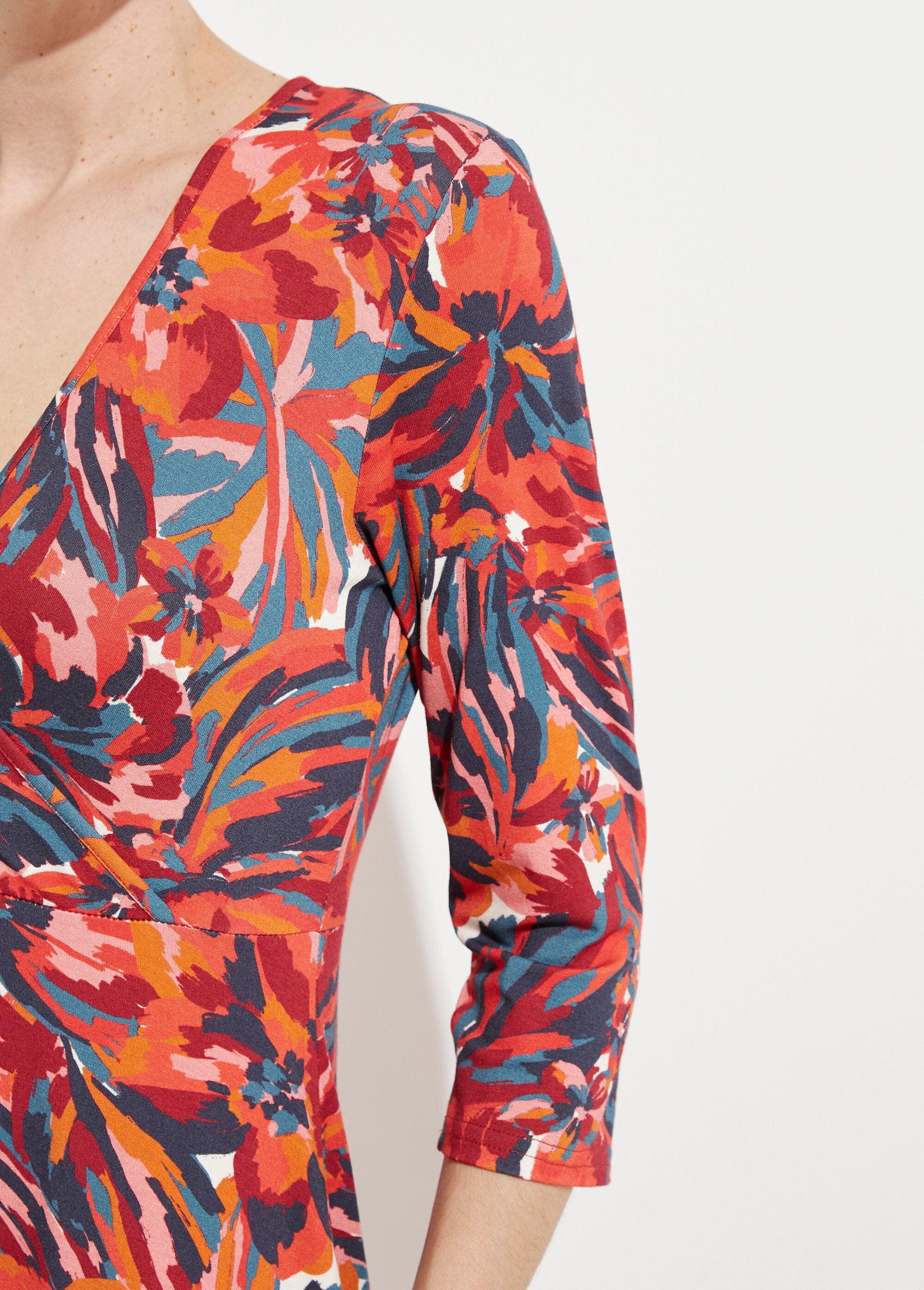 Abito_corto_a_portafoglio_con_maniche_a_3/4_e_motivo_floreale_Imprime_tomette_DE2_slim