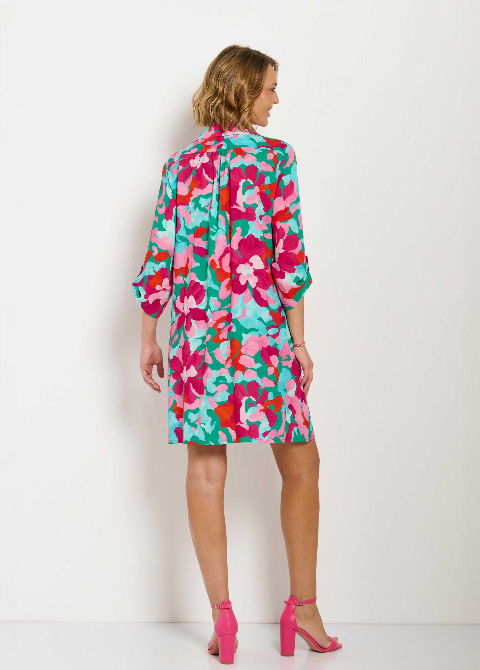 Abito_corto_a_camicetta_floreale_con_maniche_arrotolate_a_3/4_Rose_et_bleu_DO1_slim