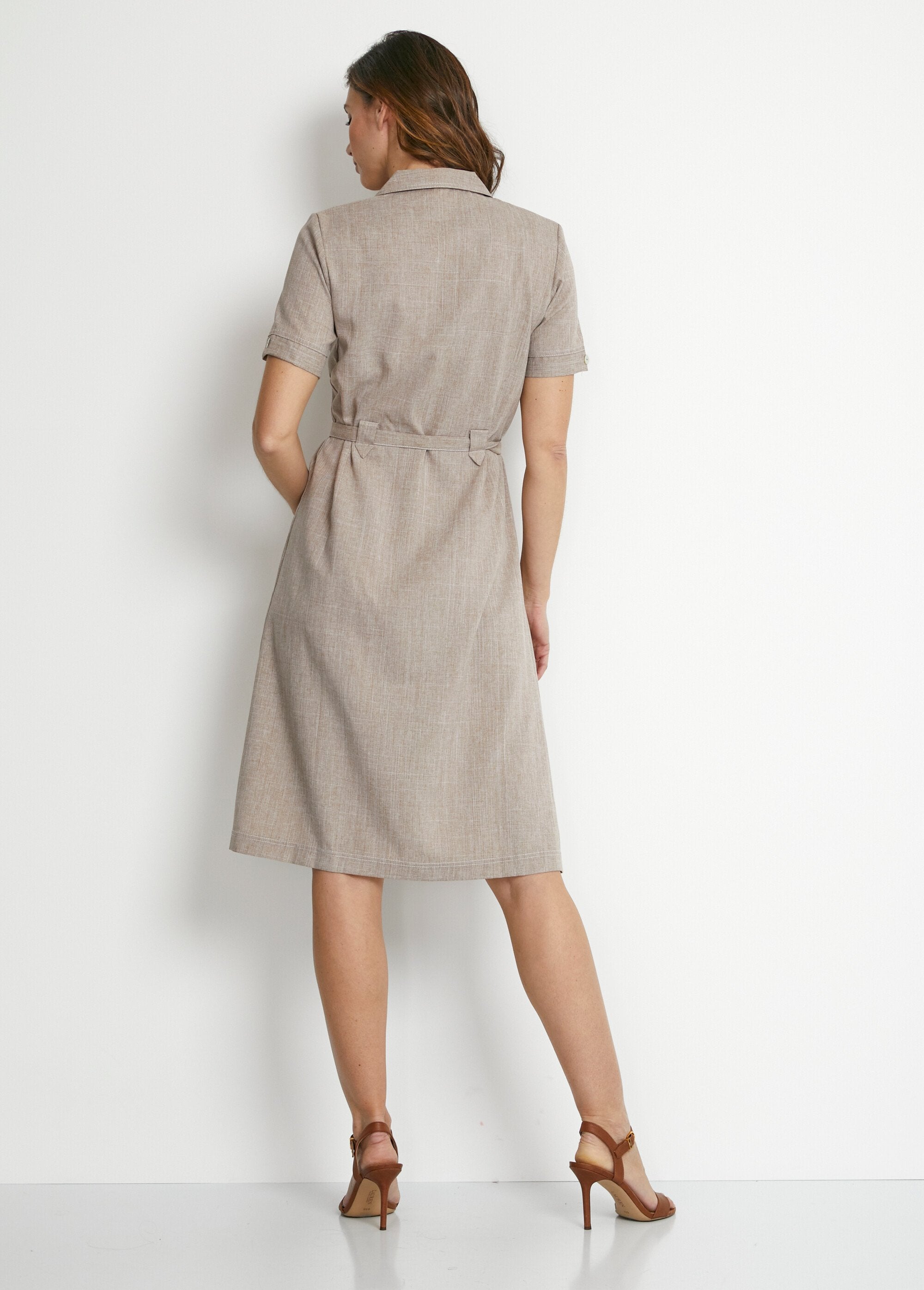Abito_blusa_di_media_lunghezza_dal_taglio_dritto_Beige_DO1_slim