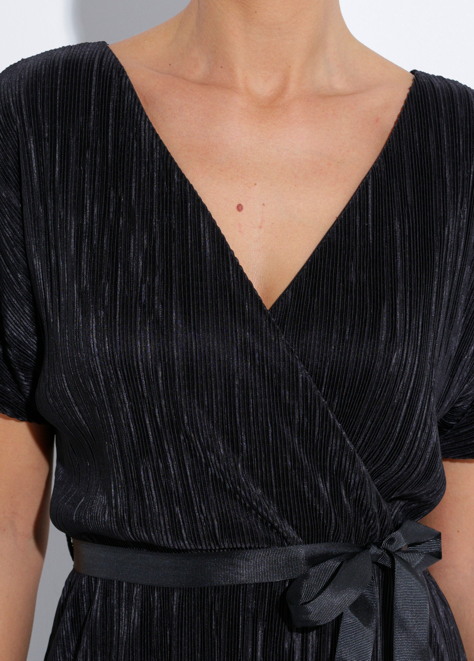 Abito_chic_a_pieghe_con_scollo_a_cuore_Noir_DE1_slim