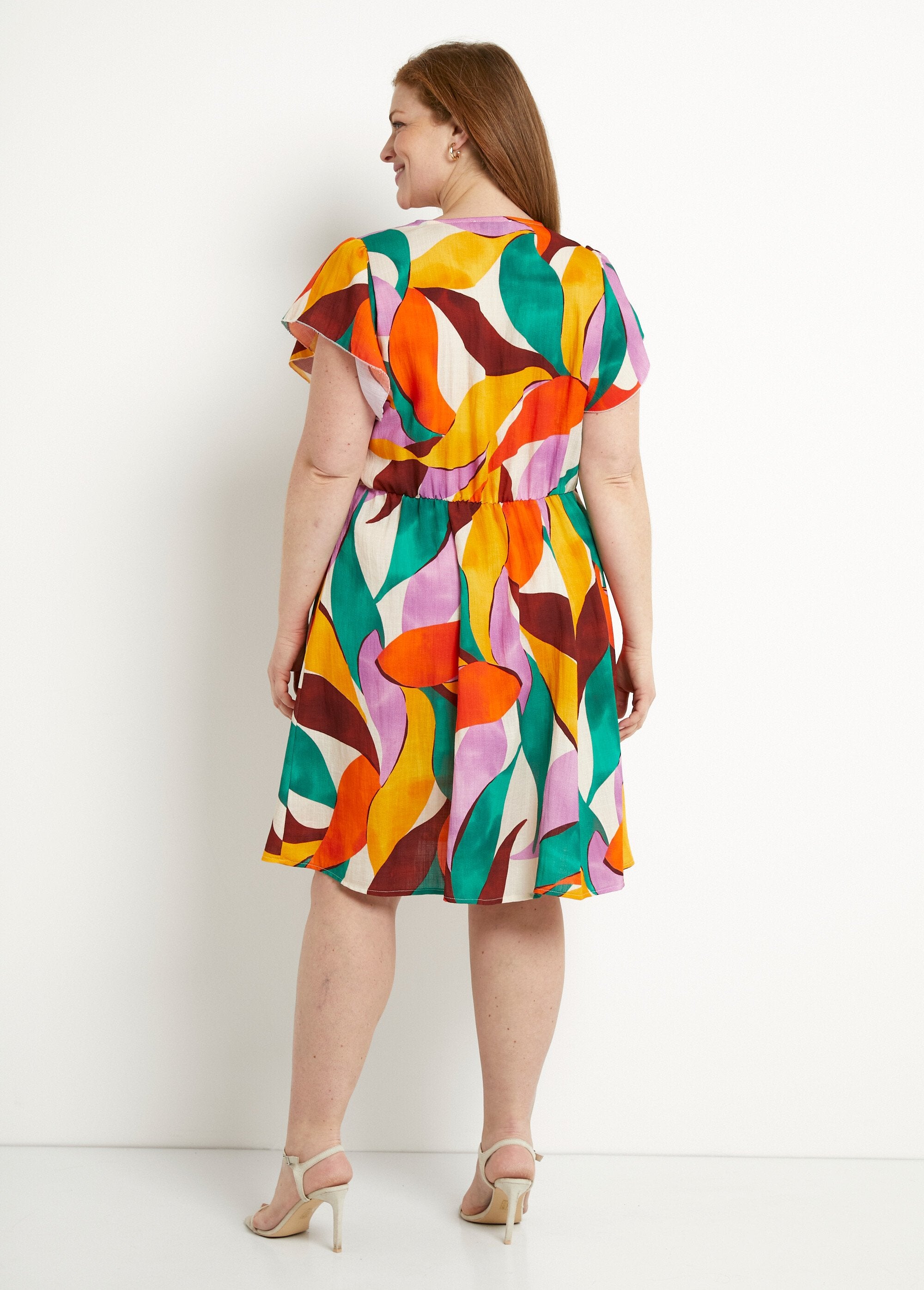 Abito_corto_con_scollo_a_V_in_lino_con_stampa_floreale_Orange_et_vert_DO1_curvy