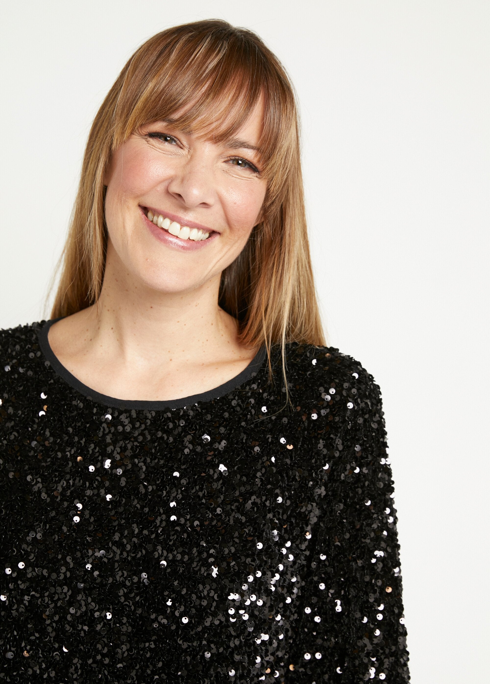 Abito_corto_in_paillettes_con_maniche_lunghe_Noir_DE1_slim