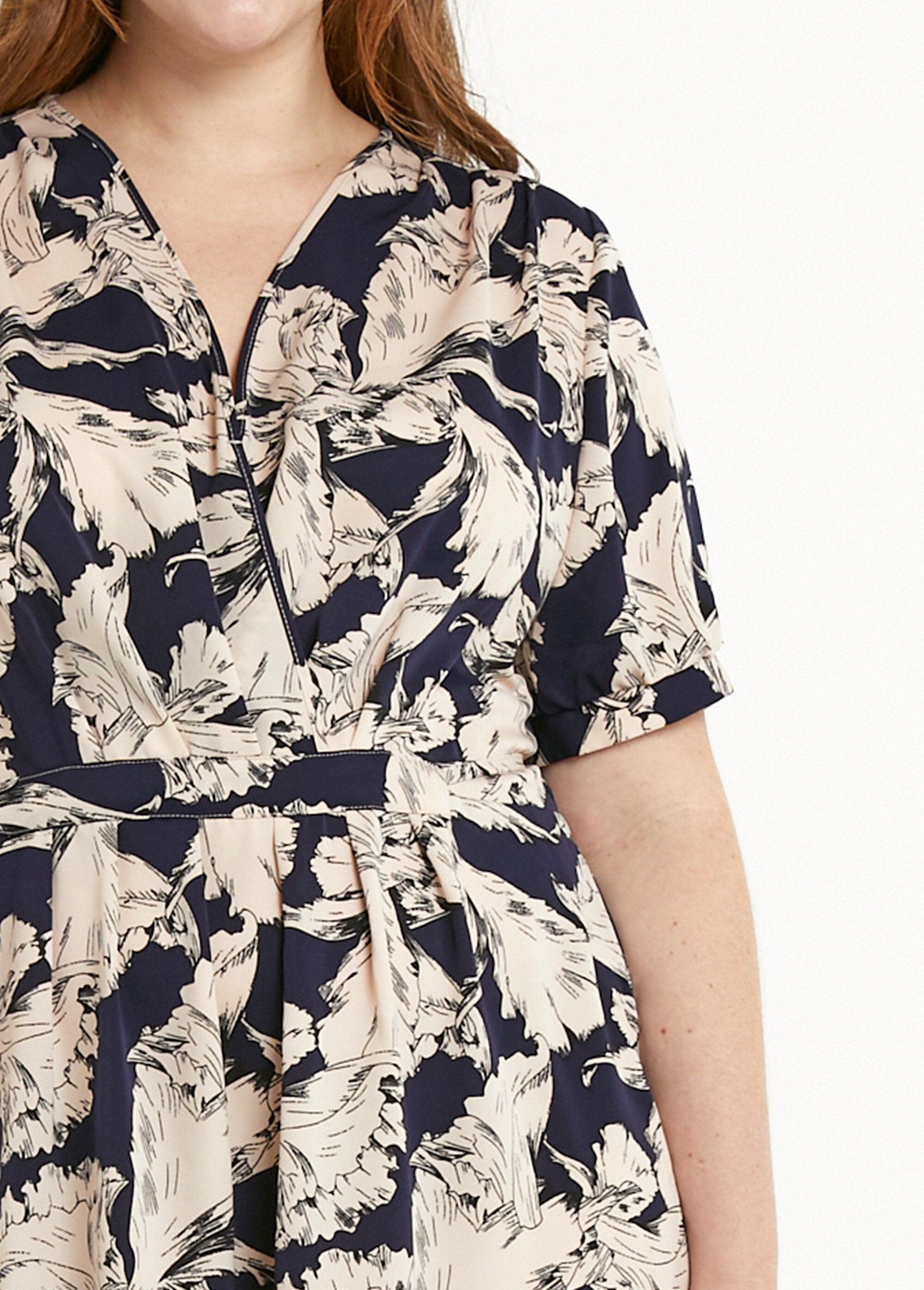 Abito_corto_a_portafoglio_con_stampa_grafica_Marine_et_blanc_DE1_curvy