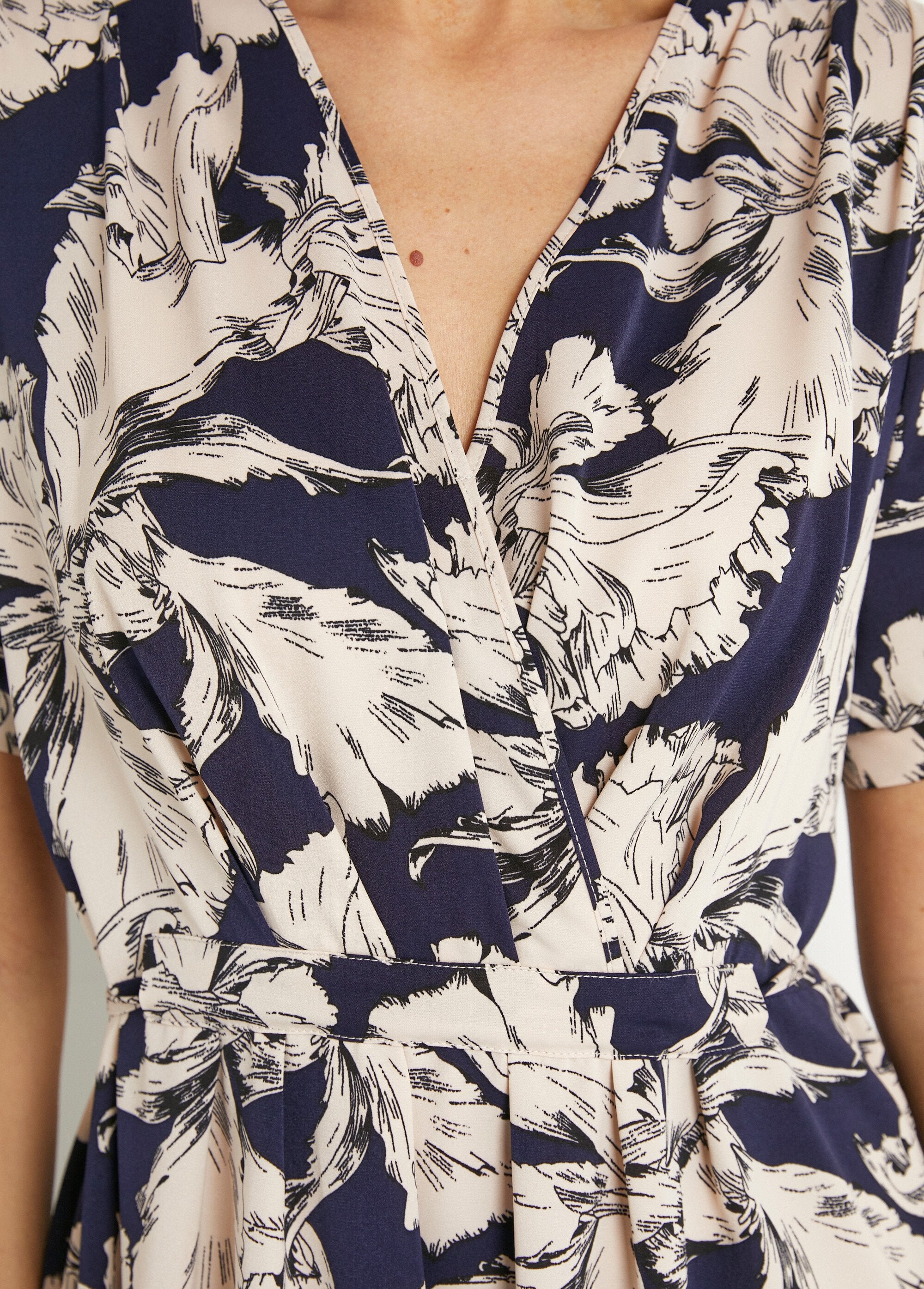 Abito_corto_a_portafoglio_con_stampa_grafica_Marine_et_blanc_DE2_slim