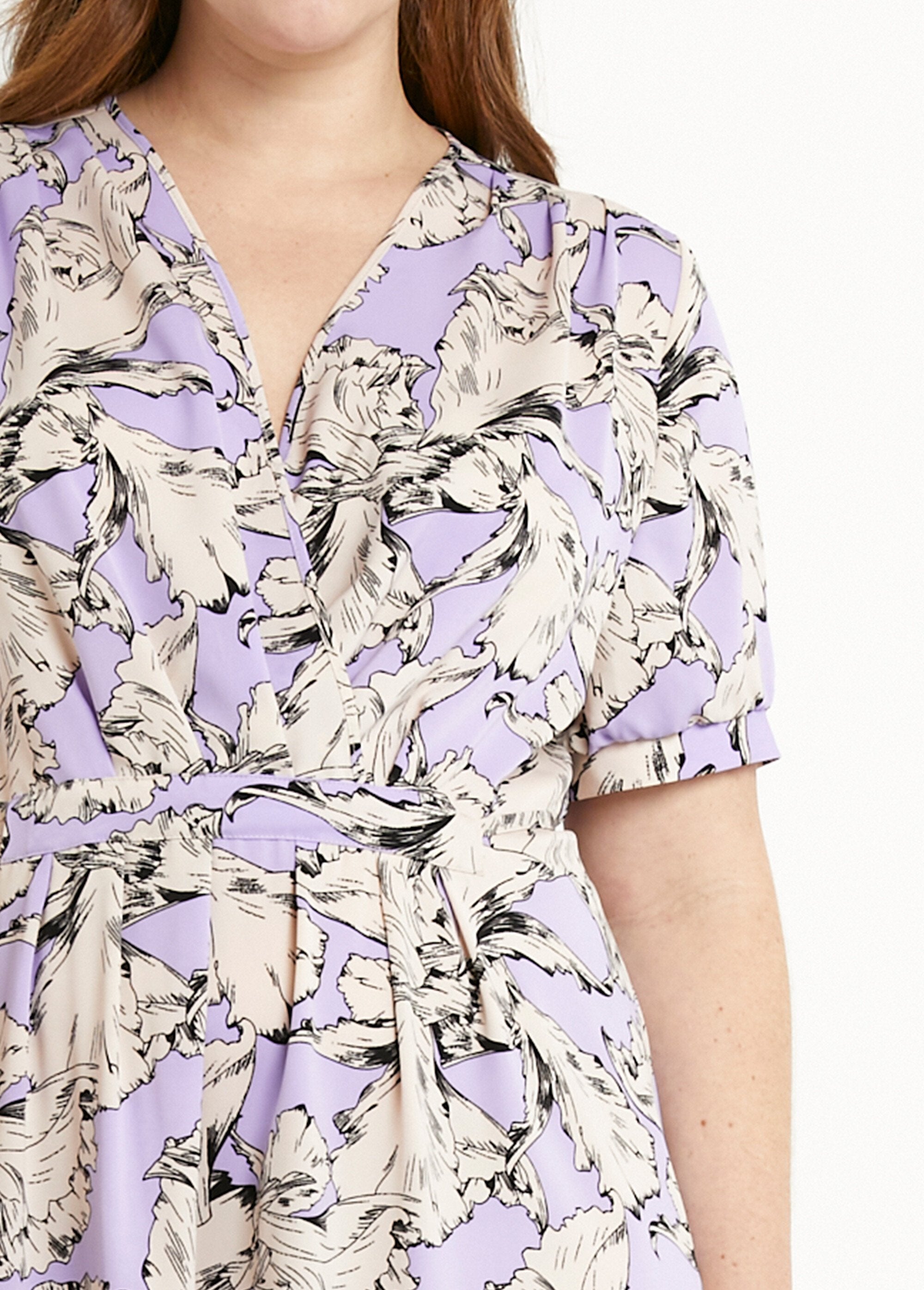 Abito_corto_a_portafoglio_con_stampa_grafica_Violet_et_blanc_DE1_curvy