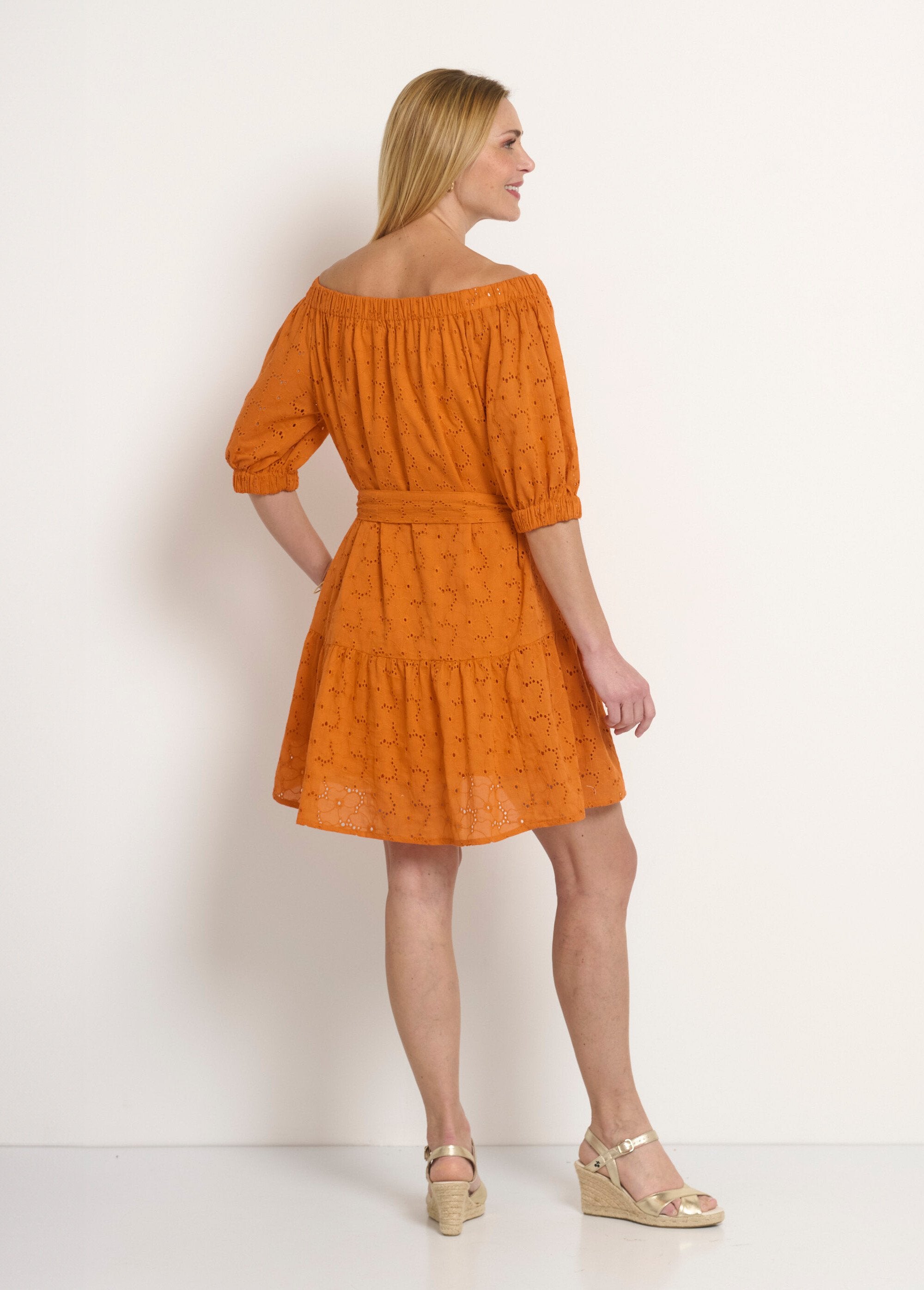 Abito_corto_con_colletto_Bardot,_broderie_anglaise_Orange_DO1_slim