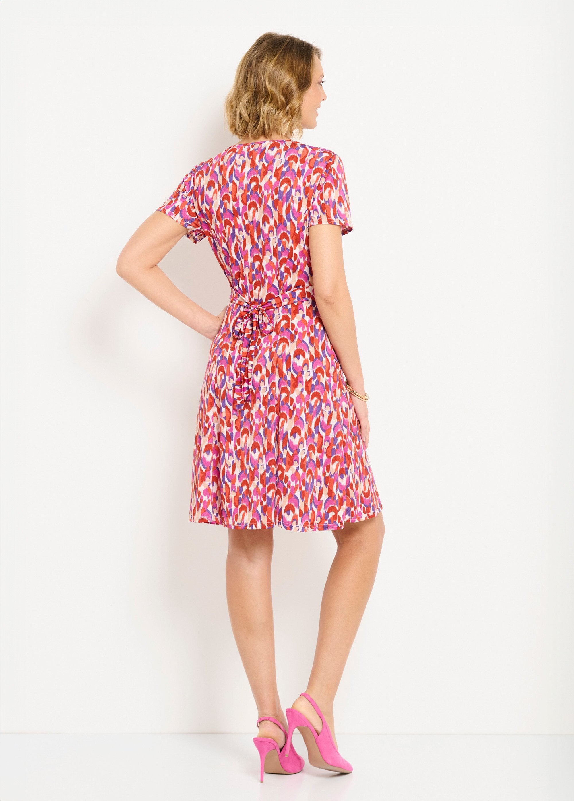 Abito_corto_con_scollo_a_V_e_base_svasata_Rose_et_violet_DO1_slim