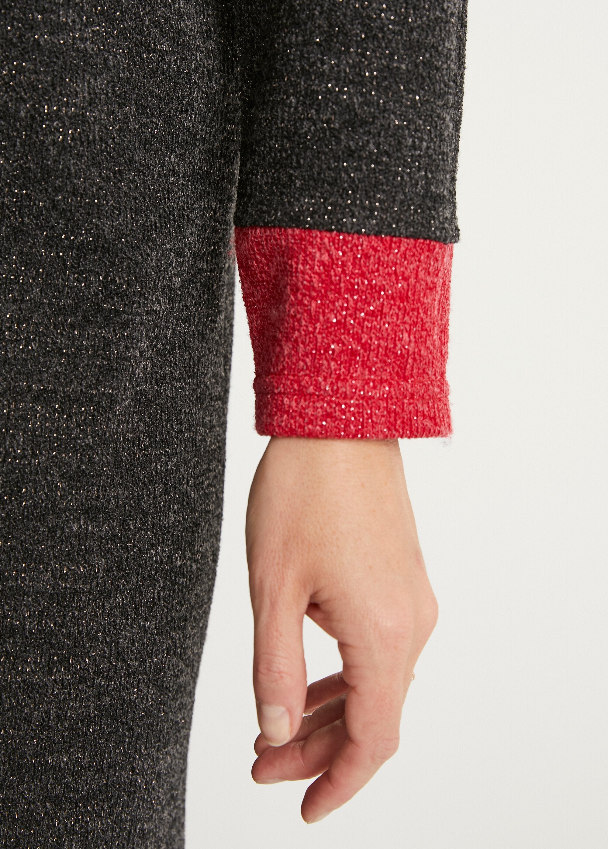 Abito_corto_e_dritto_in_calda_maglia_con_scollo_rotondo_Noir_et_rouge_DE2_slim