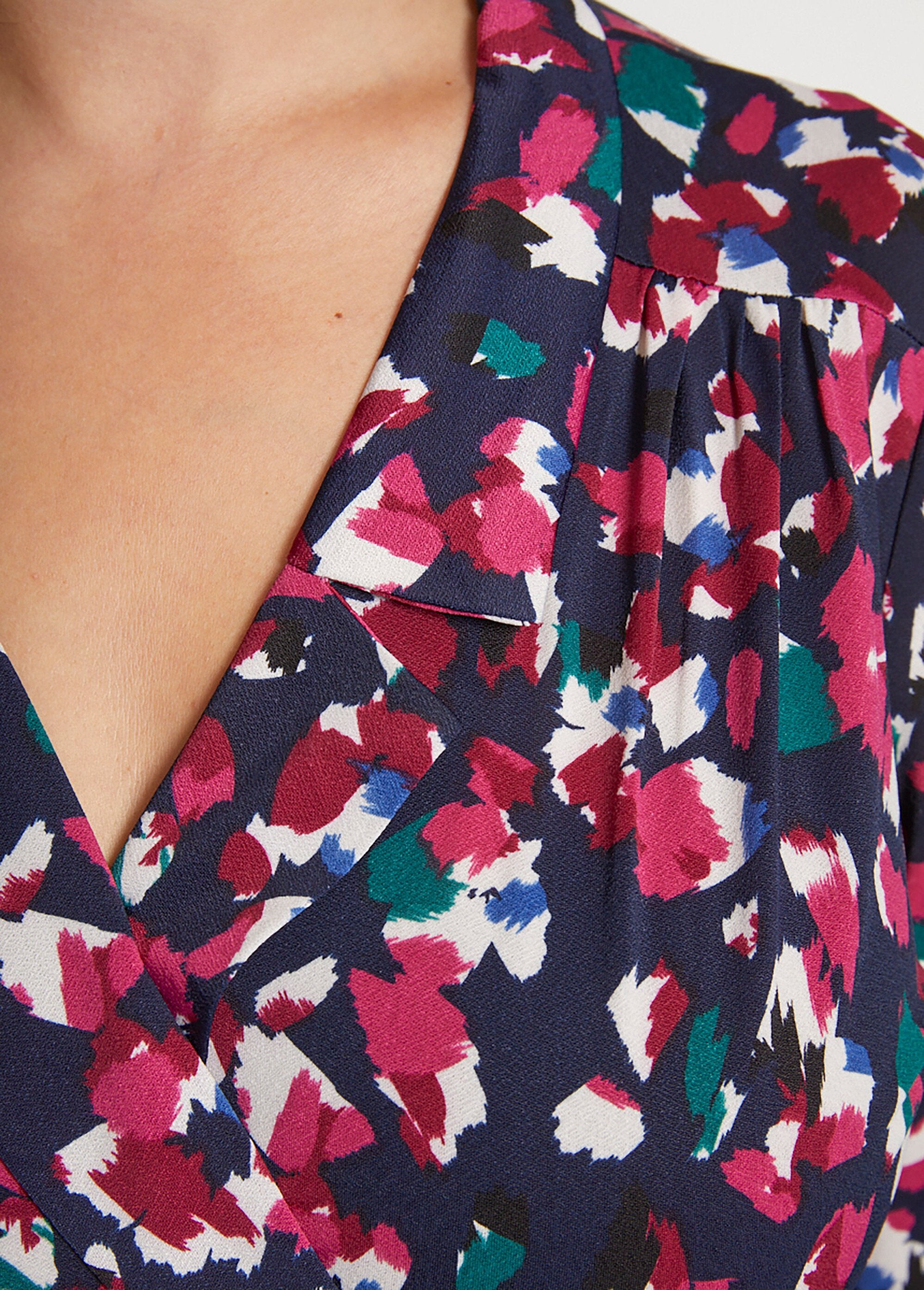 Abito_corto_svasato_stampato_Stampa_fucsia_DE2_curvy