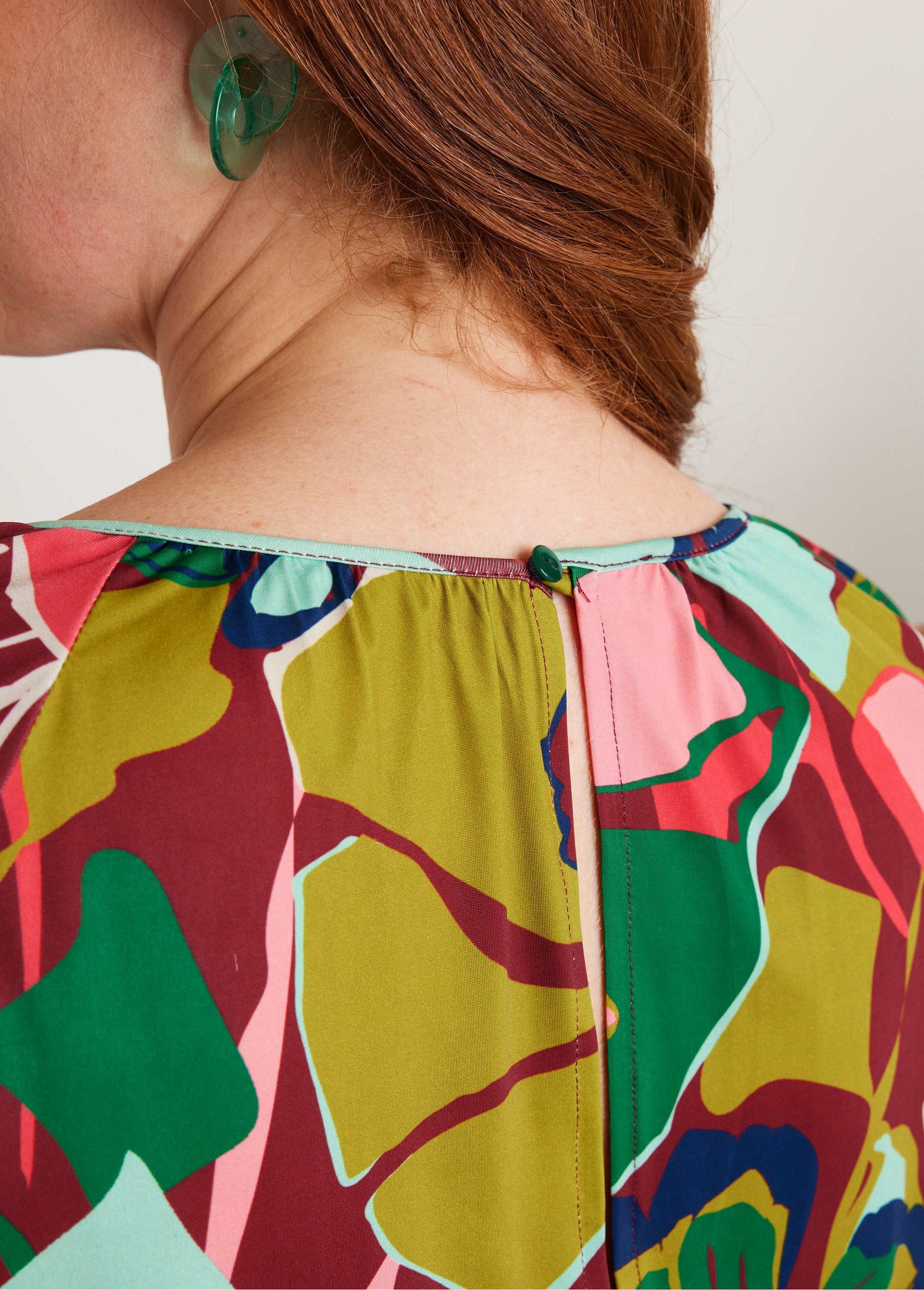 Abito_corto_svasato_floreale_Rosa_e_verde_DE2_curvy