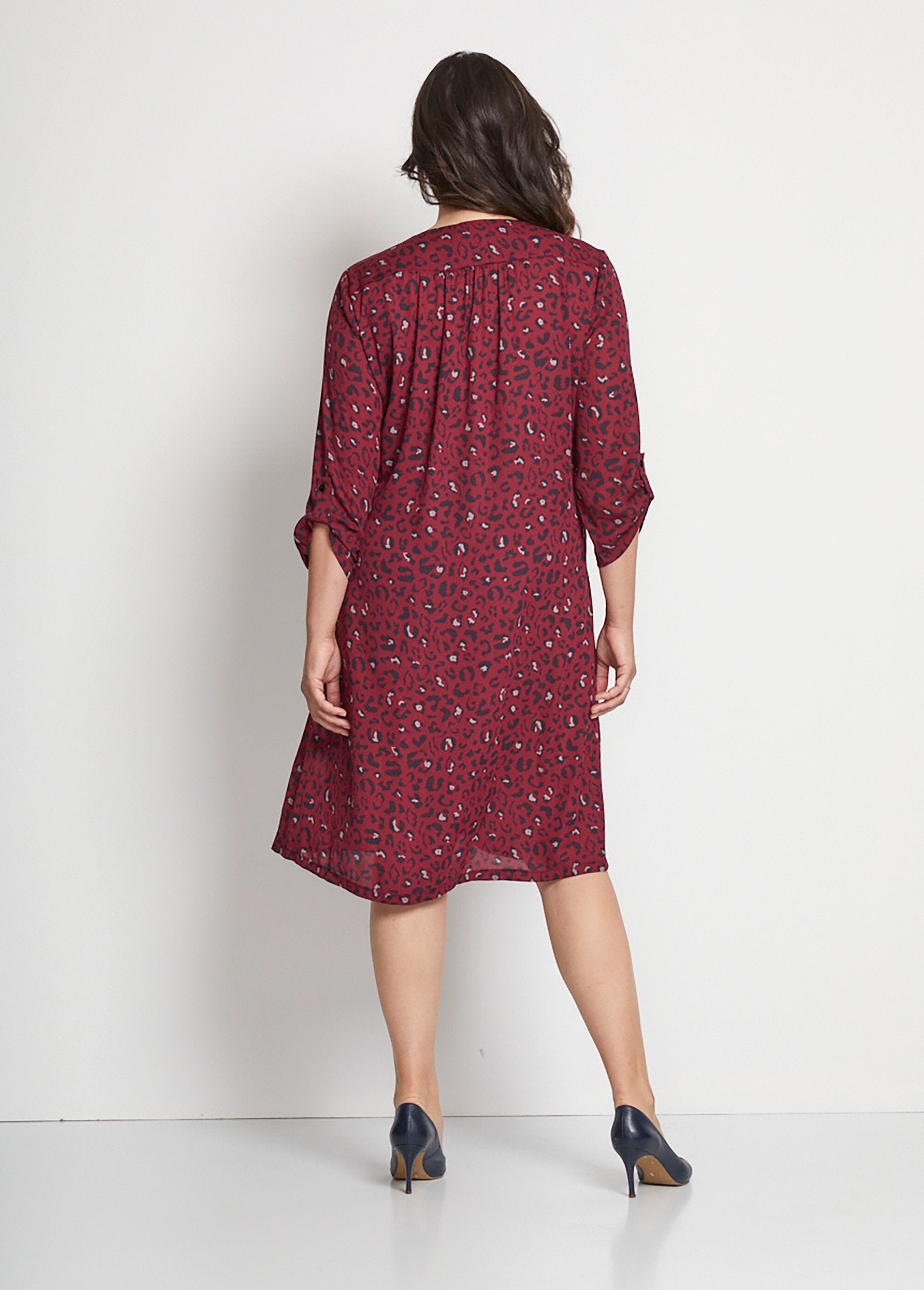 Abito_corto_svasato_con_stampa_leopardata_Noir_et_rouge_DO1_curvy