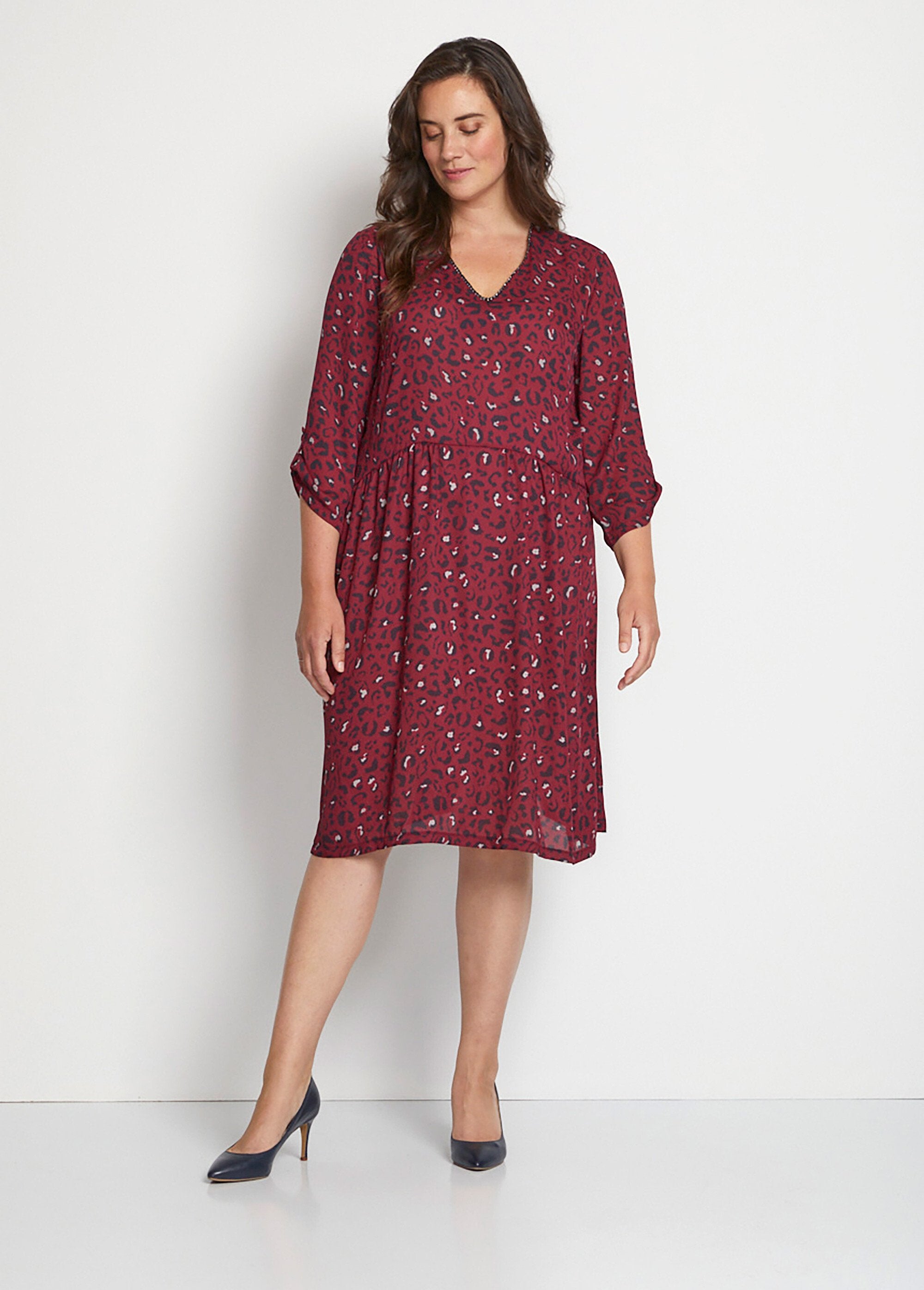 Abito_corto_svasato_con_stampa_leopardata_Noir_et_rouge_FA1_curvy