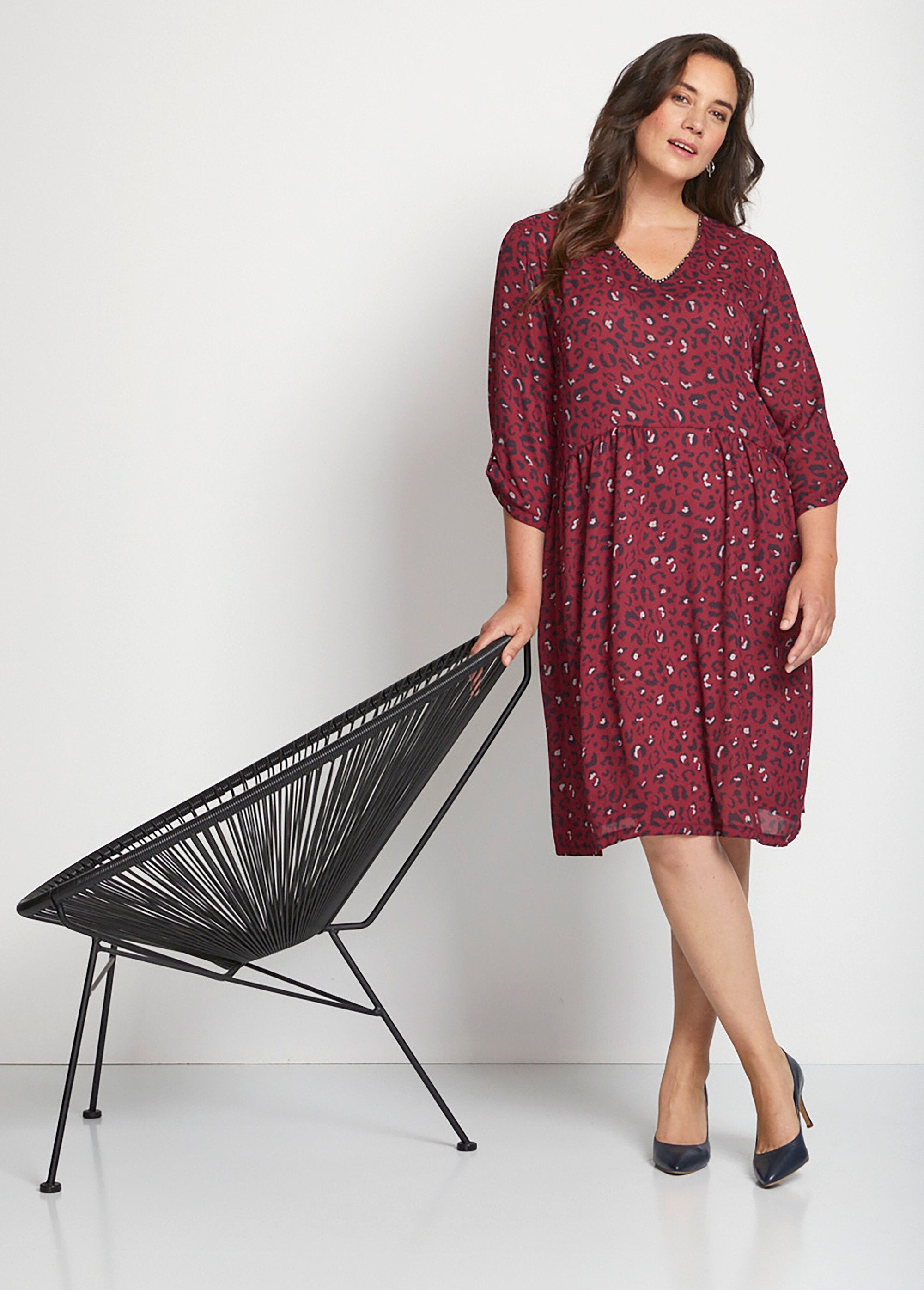 Abito_corto_svasato_con_stampa_leopardata_Noir_et_rouge_SF1_curvy