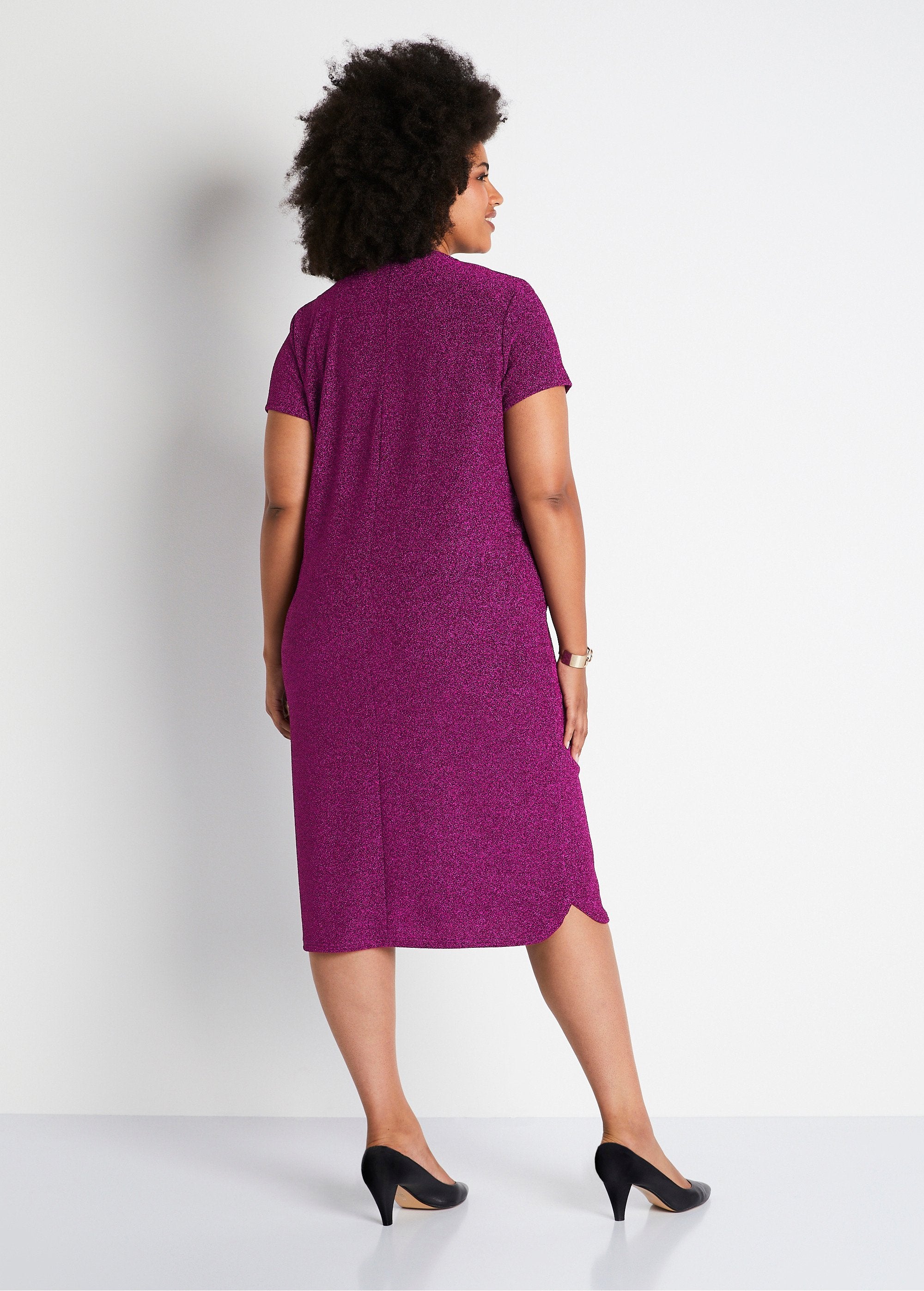 Abito_corto_svasato_in_maglia_lucida_Rose_DO1_curvy