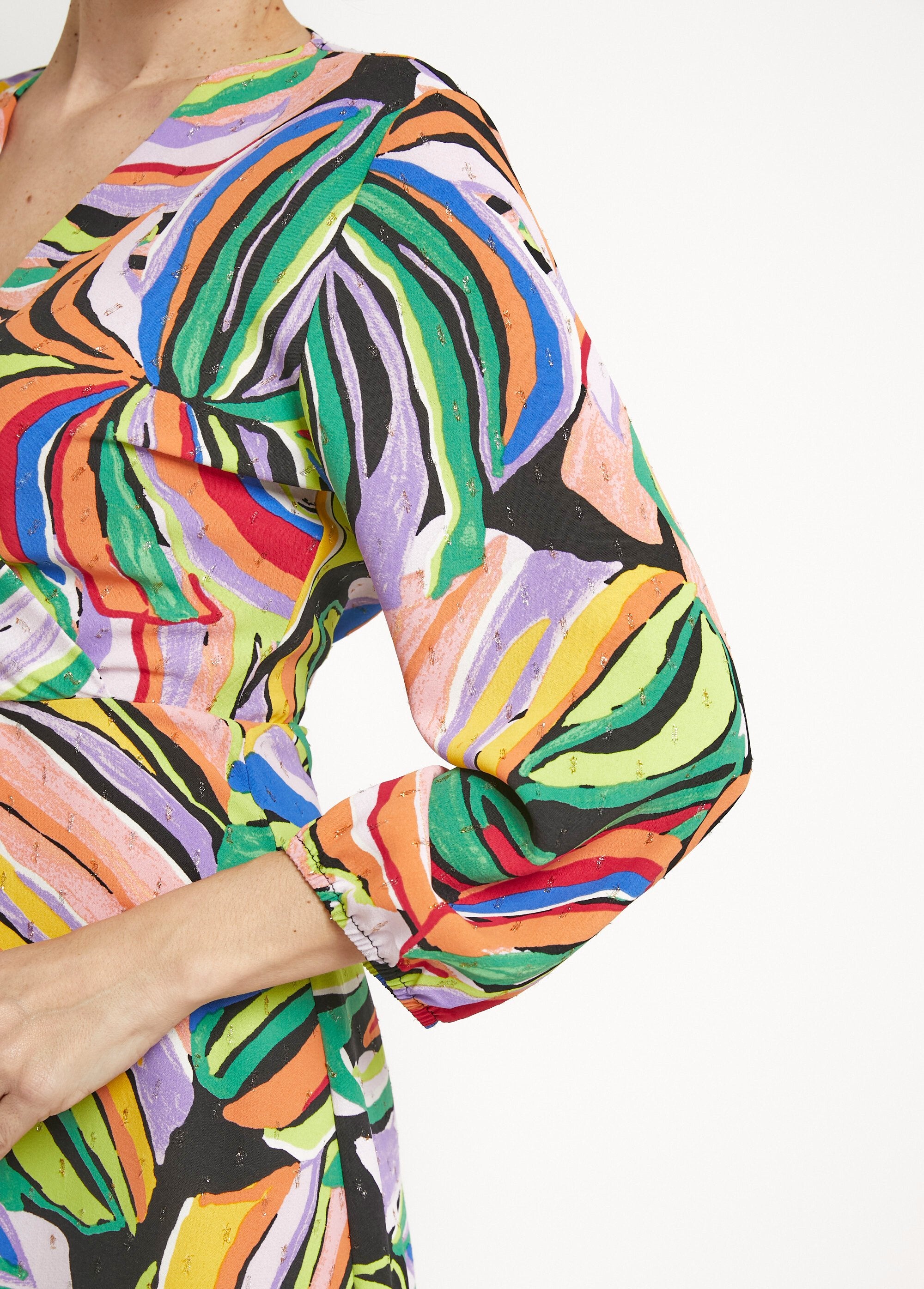 Abito_corto_con_stampa_grafica_a_foglie_Multicolore_DE2_slim