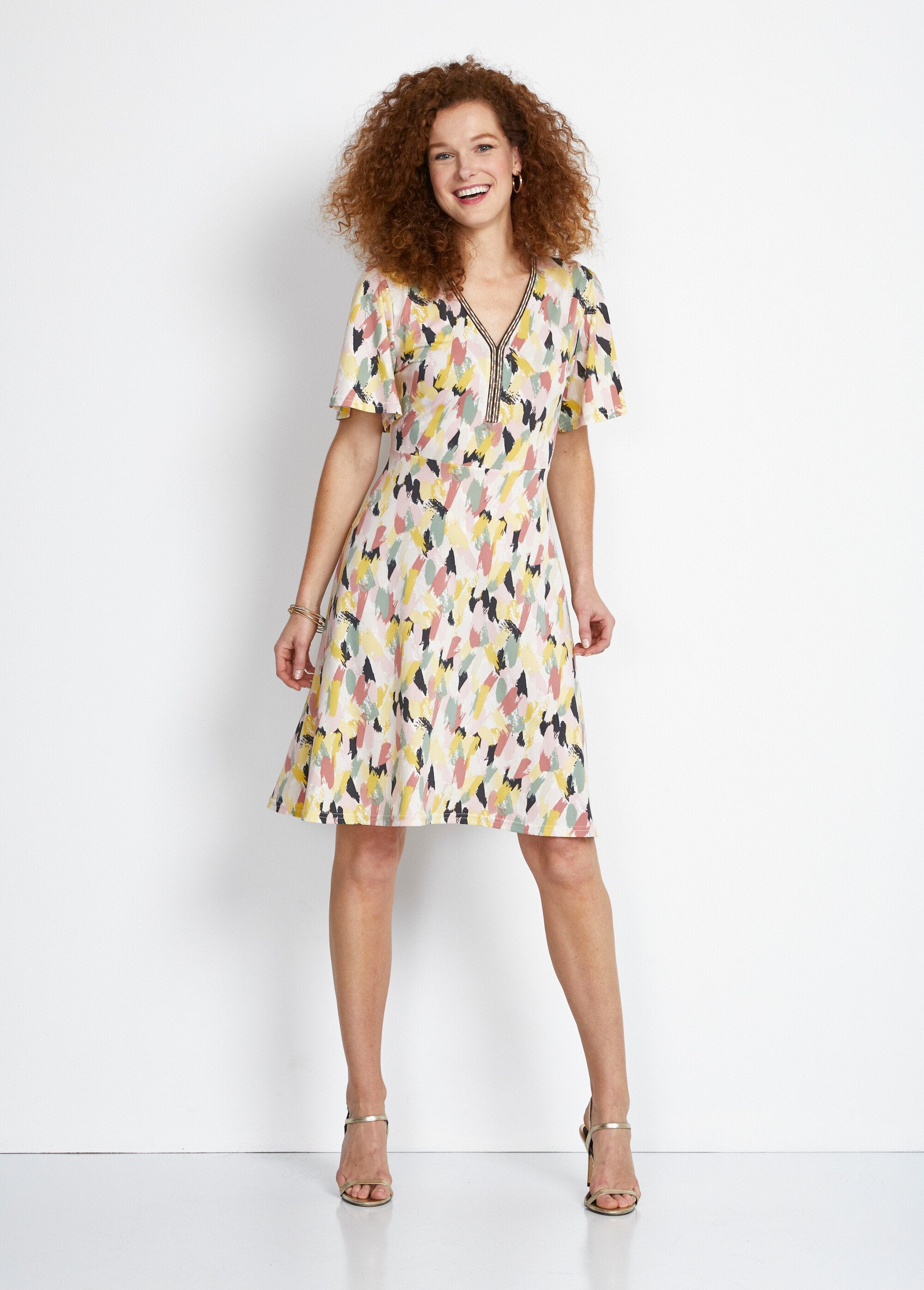 Abito_corto_stampato_con_treccia_di_perline_Rose_et_vert_FA1_slim