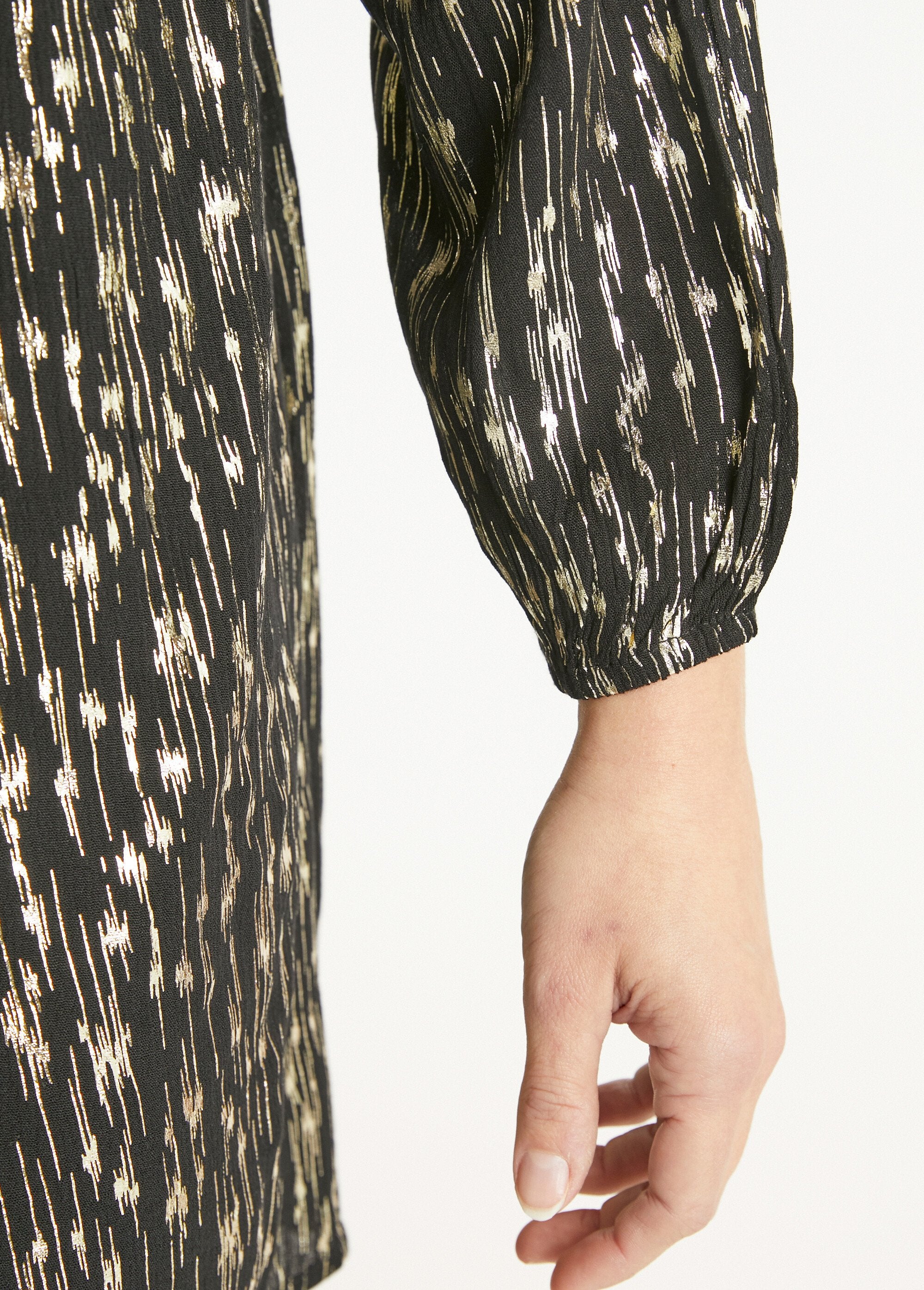 Abito_corto_metallizzato_con_scollo_a_V_Noir_et_dore_DE3_slim