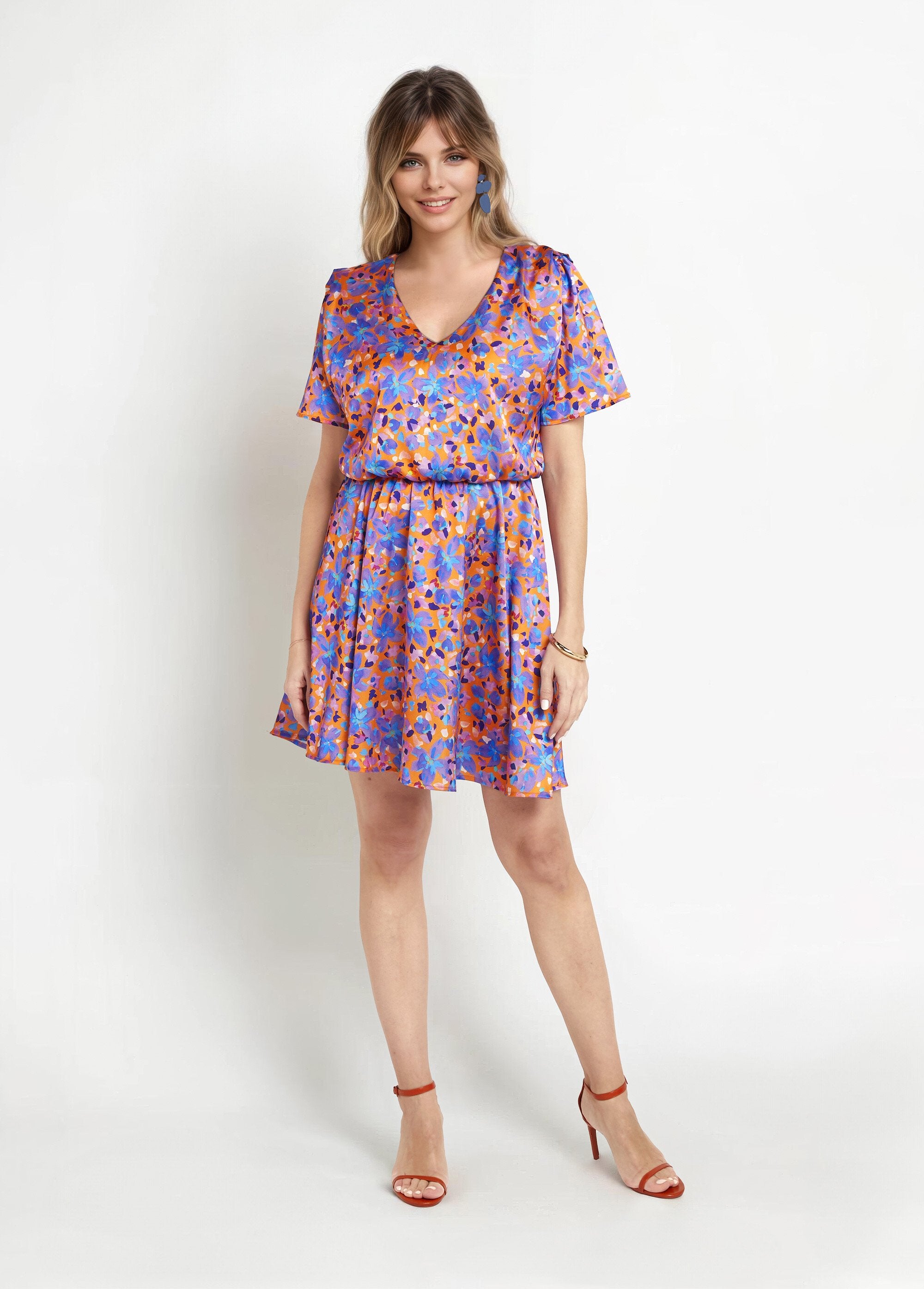 Abito_corto_in_raso_floreale_con_scollo_a_V_Orange_et_violet_FA1_slim