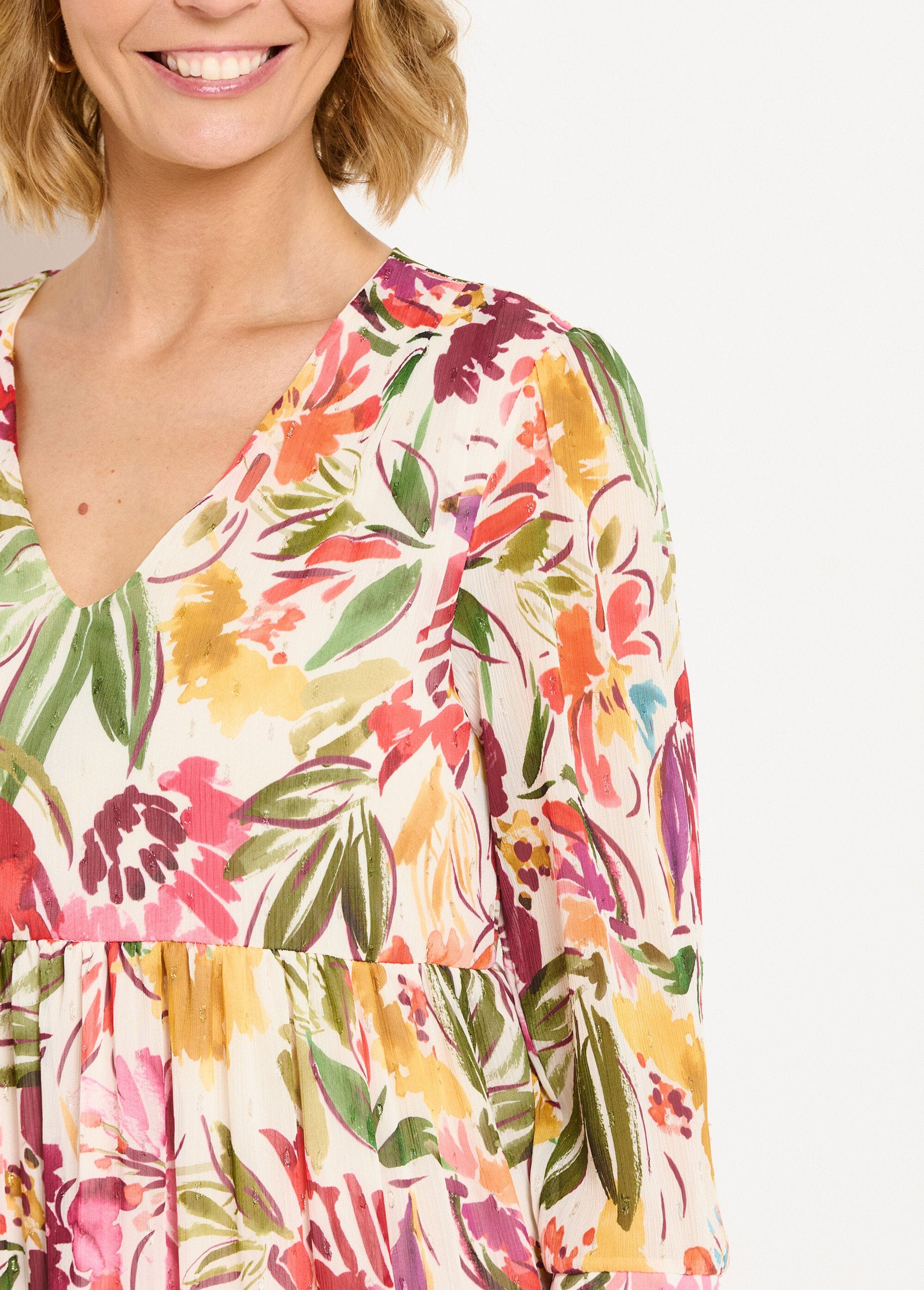 Abito_corto_in_voile_floreale_con_scollo_a_V_e_volant_Multicolore_DE3_slim