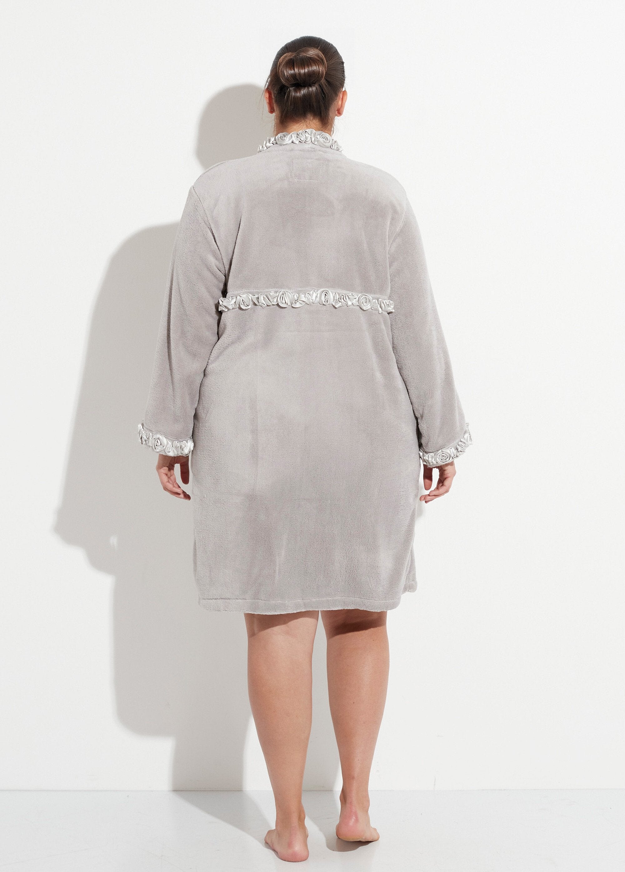 Vestaglia_in_pile,_dettagli_rosa_Gris_DO1_curvy