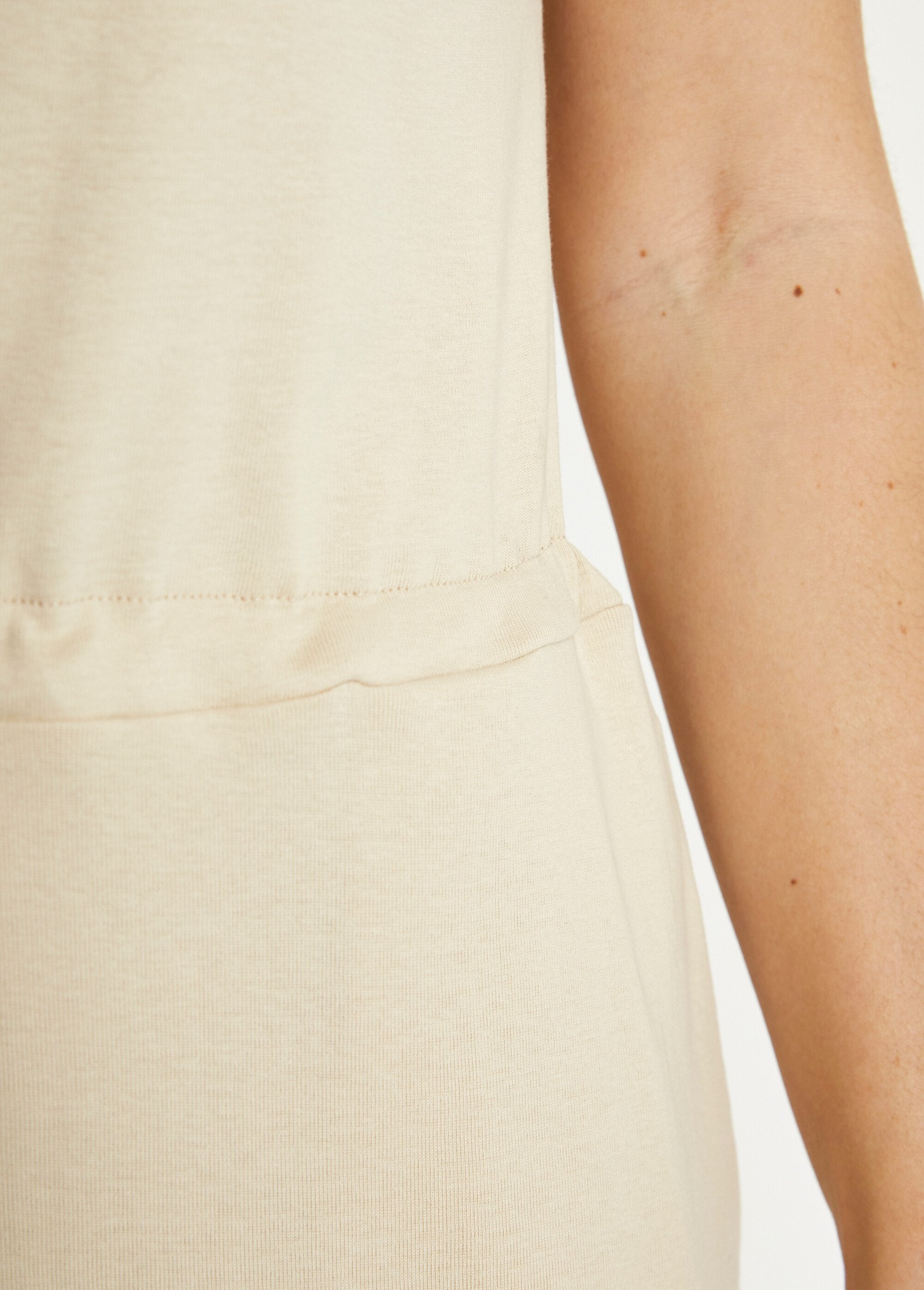 Abito_corto_da_spiaggia_con_maniche_a_kimono_Sable_DE4_slim