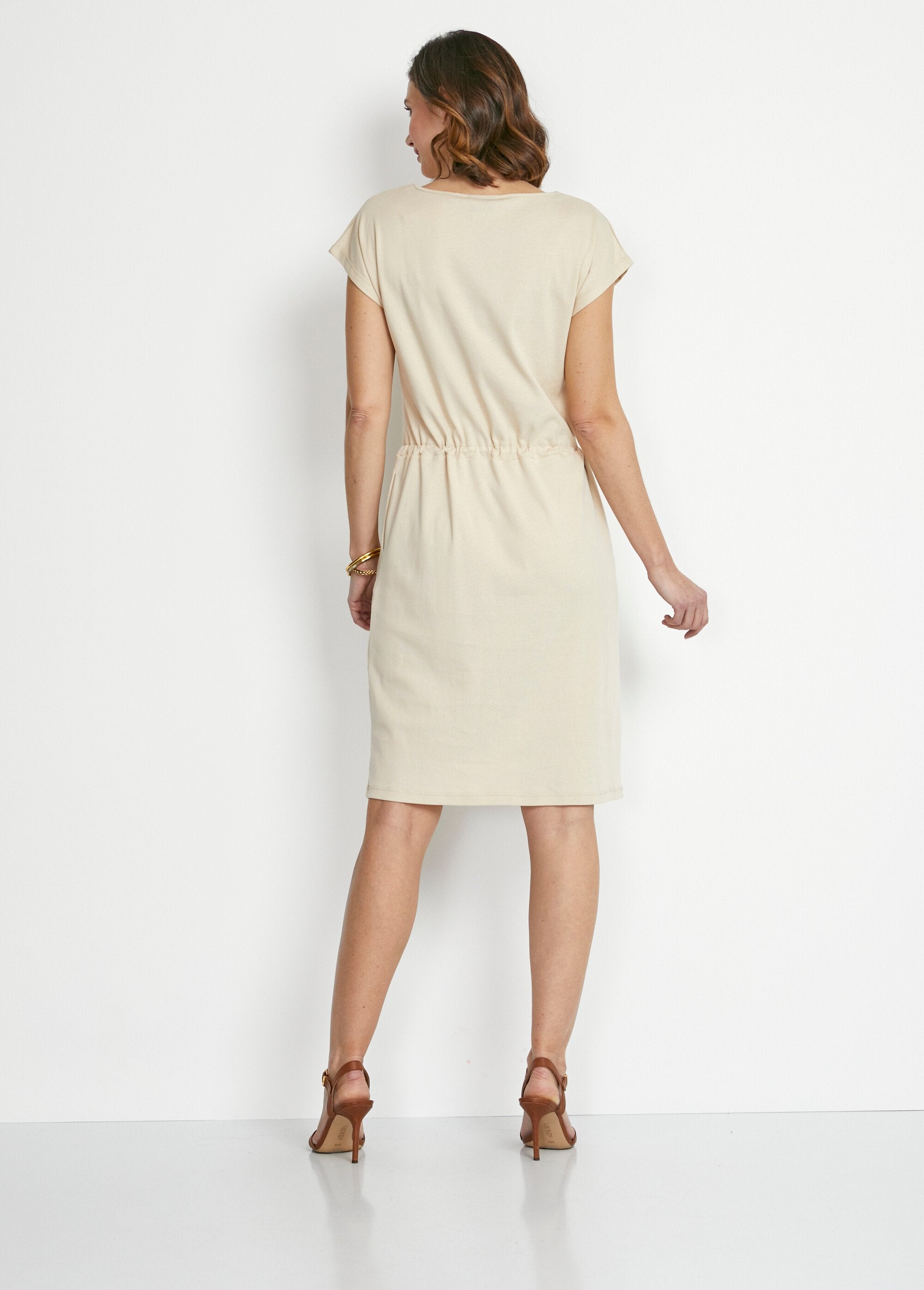 Abito_corto_da_spiaggia_con_maniche_a_kimono_Sable_DO1_slim