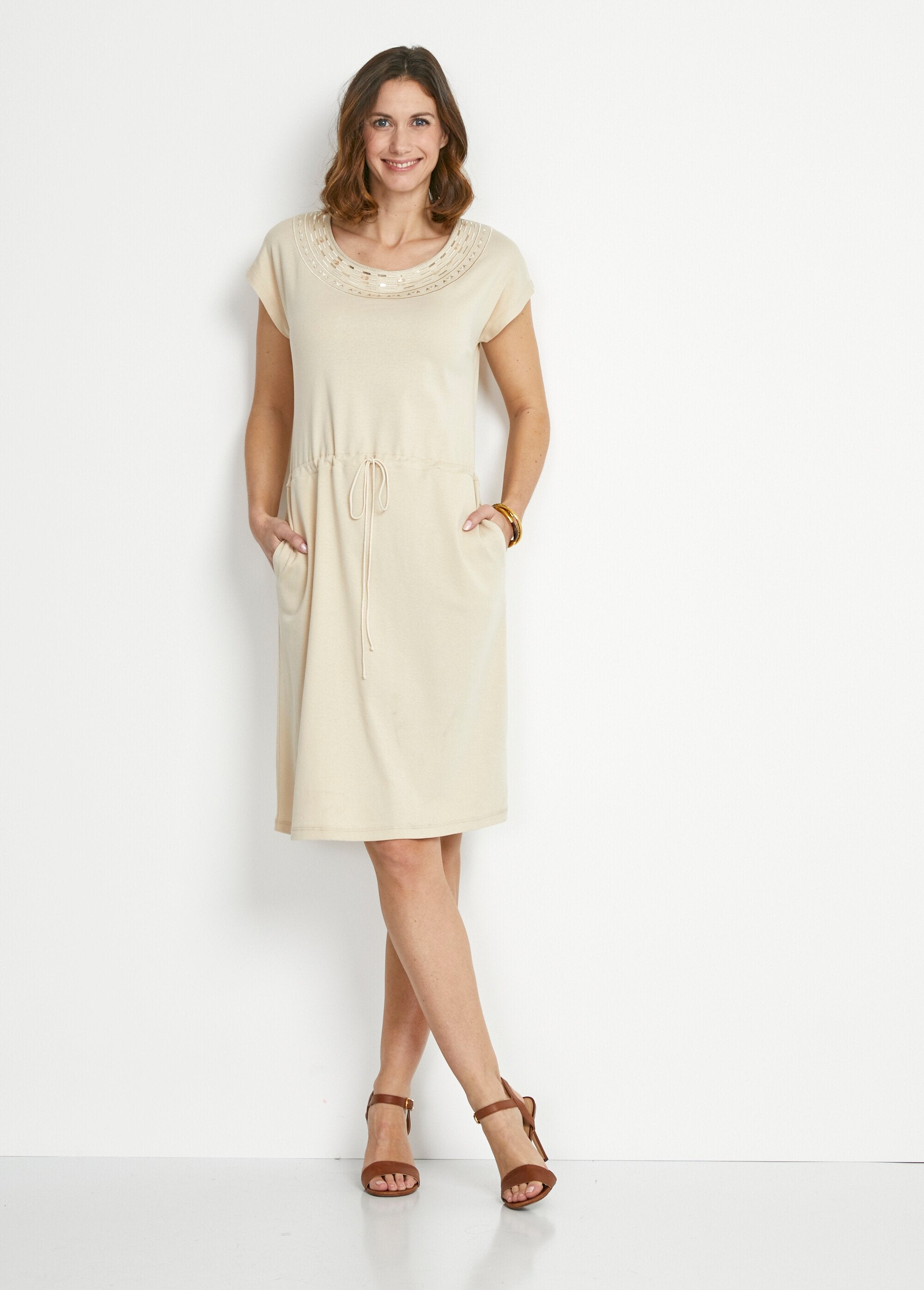 Abito_corto_da_spiaggia_con_maniche_a_kimono_Sable_SF1_slim