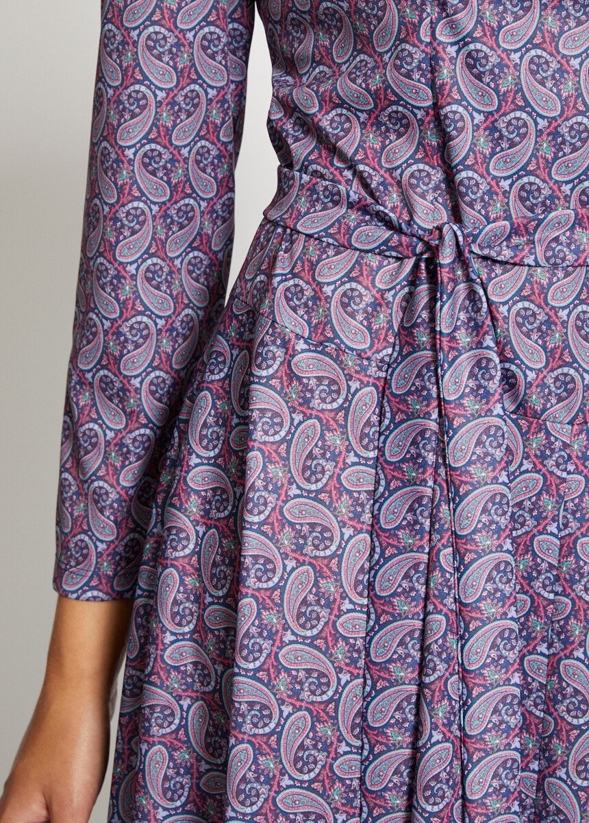 Abito_con_scollo_a_cuore_Bleu_et_prune_DE2_slim