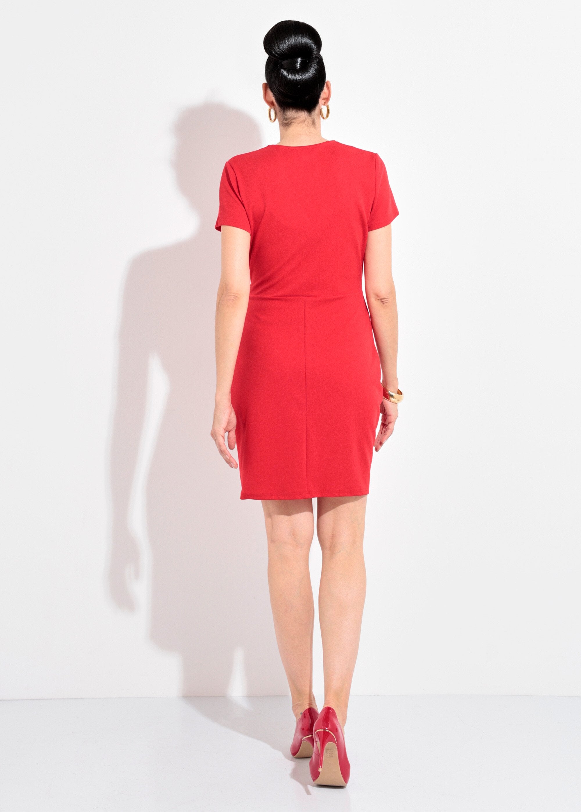 Abito_drappeggiato_in_maglia_crepe_con_dettaglio_gioiello_Rouge_DO1_slim