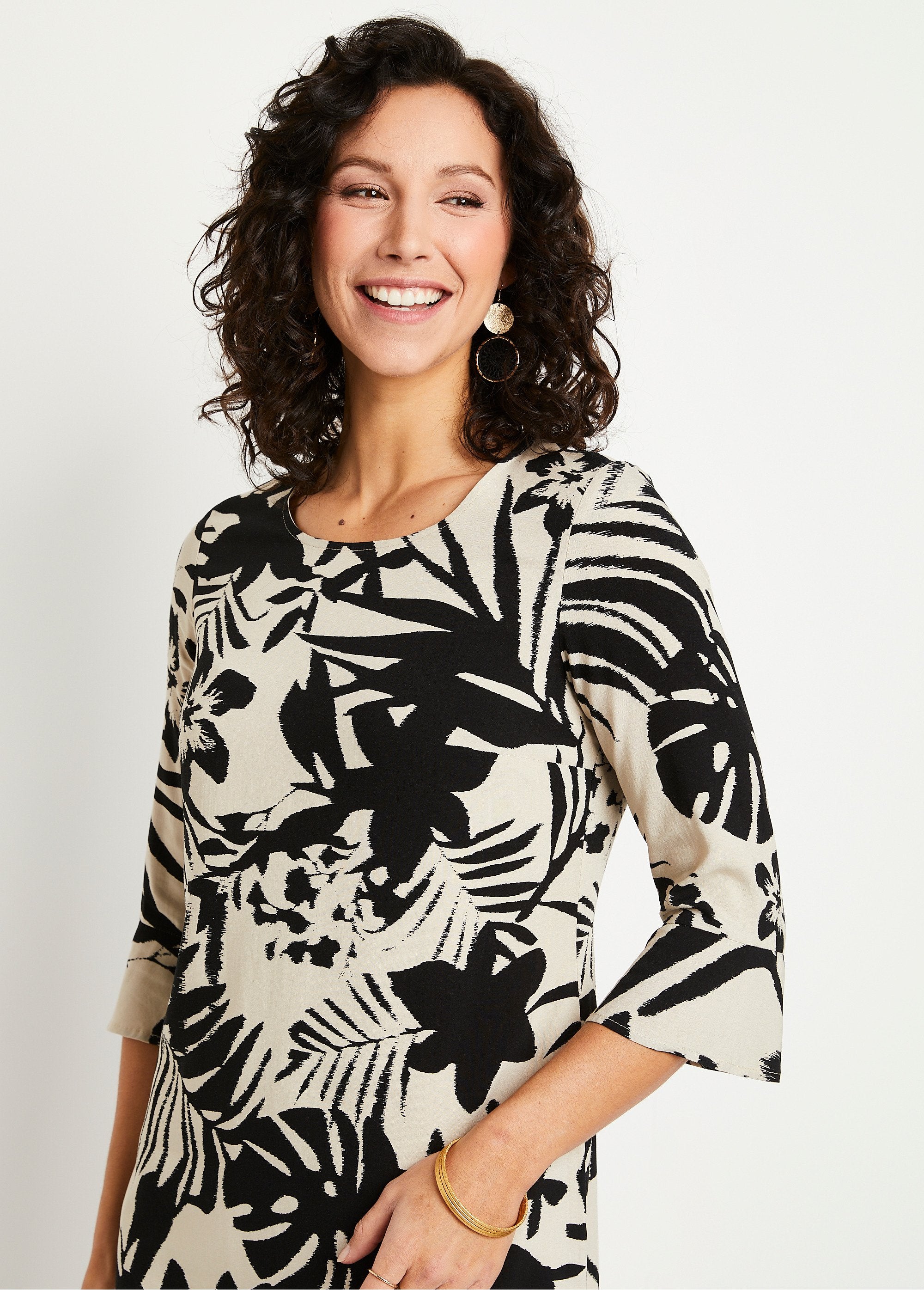 Abito_corto_a_fiori_Nero_e_beige_DE1_slim