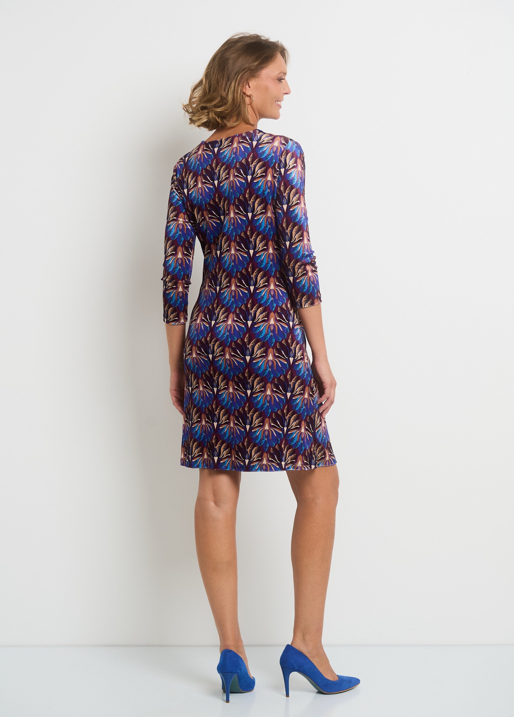 Abito_in_velluto_stampato_con_drappeggio_in_vita_Bleu_et_camel_DO1_slim
