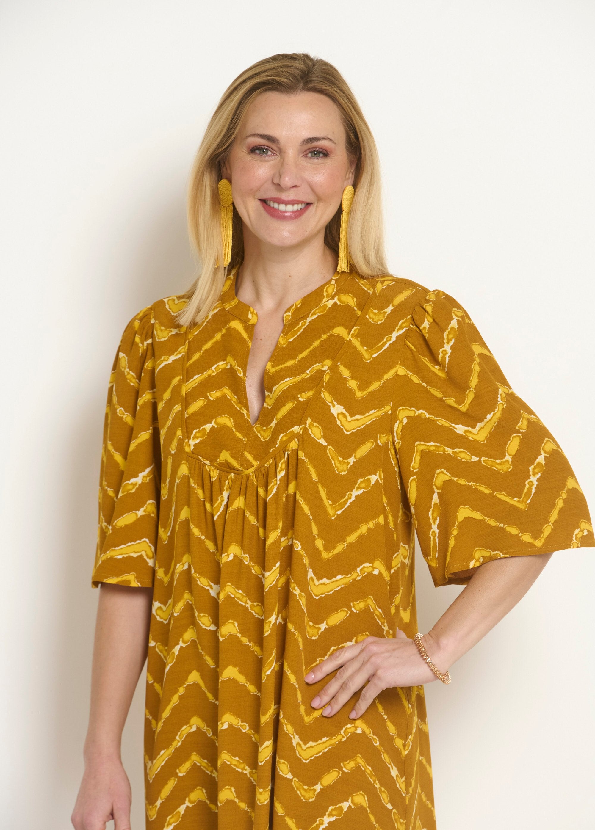 Abito_etnico_corto_con_maniche_svasate_Safran_DE1_slim