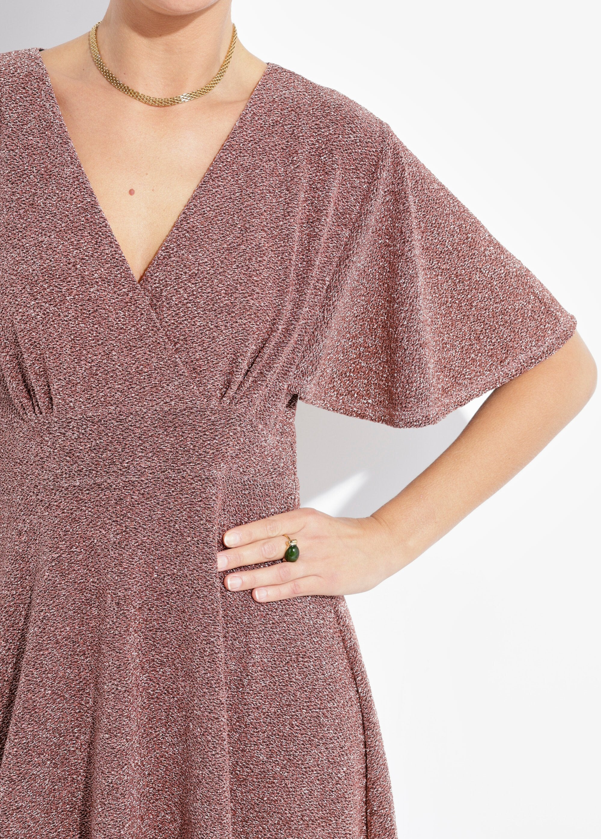 Abito_svasato_con_scollo_a_V_in_rete_metallica_Cuivre_DE1_slim