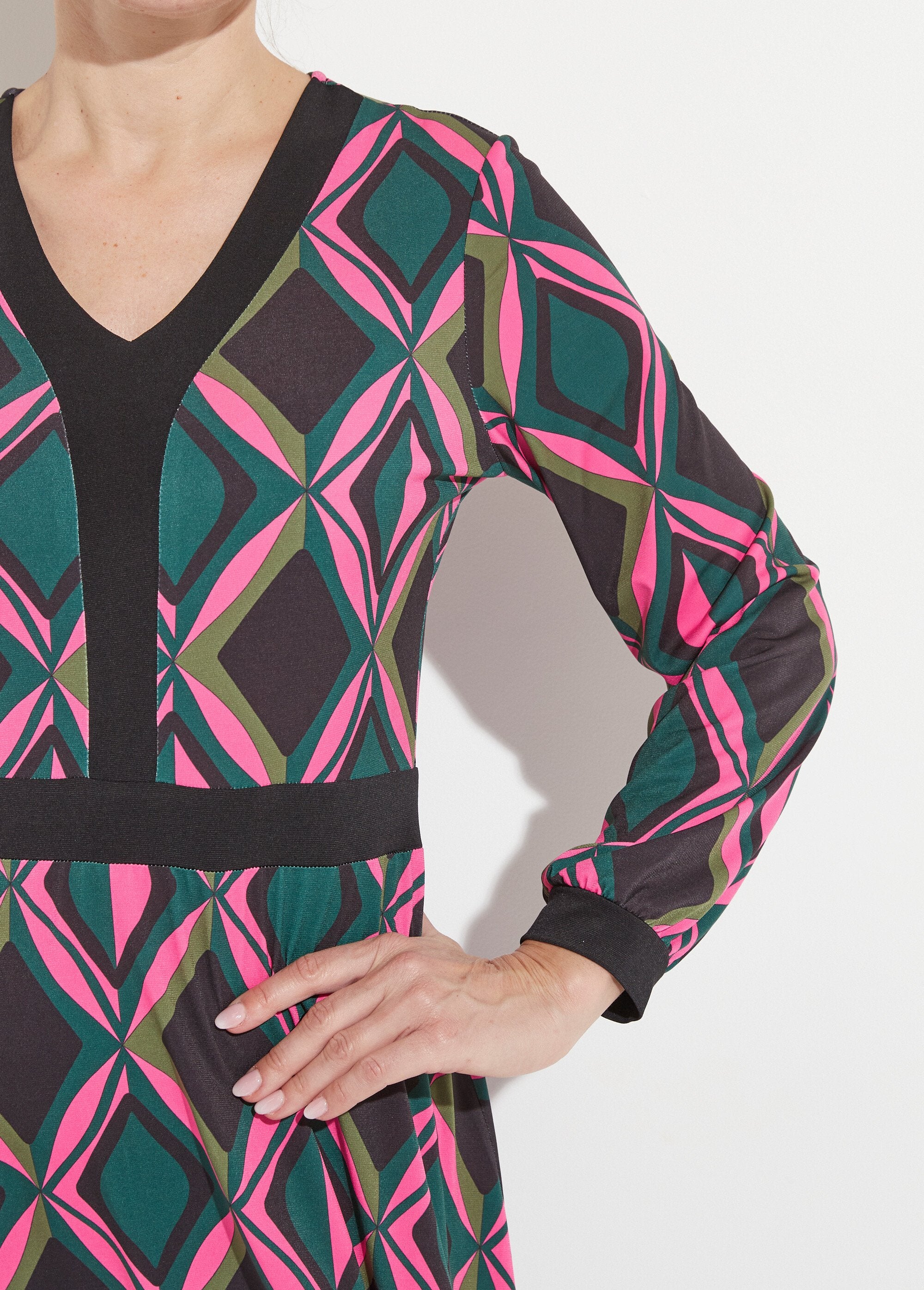 Abito_corto_svasato_con_scollo_a_V_Rose_et_vert_DE1_slim